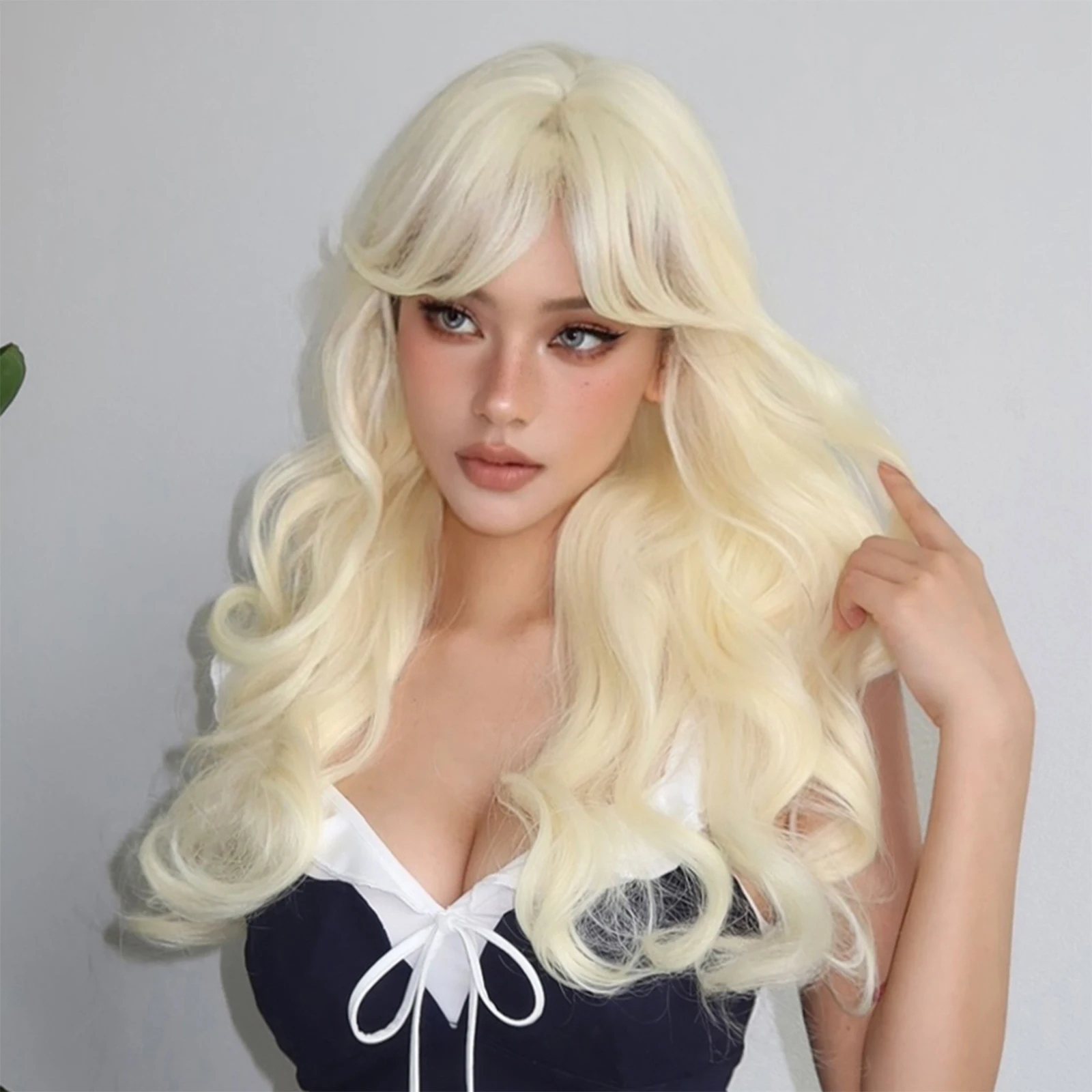 Długie faliste blond żółty syntetyczny peruka z grzywką platynowy na imprezę Cosplay Lolita używa peruk dla kobiet naturalne włosy odpornych na