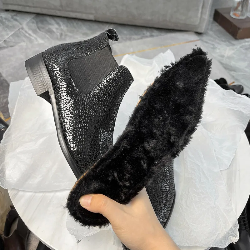 New autumn and winter men's fleece-lined leather boots Stone-patterned shiny leather men's pointed-toe Korean style shoes