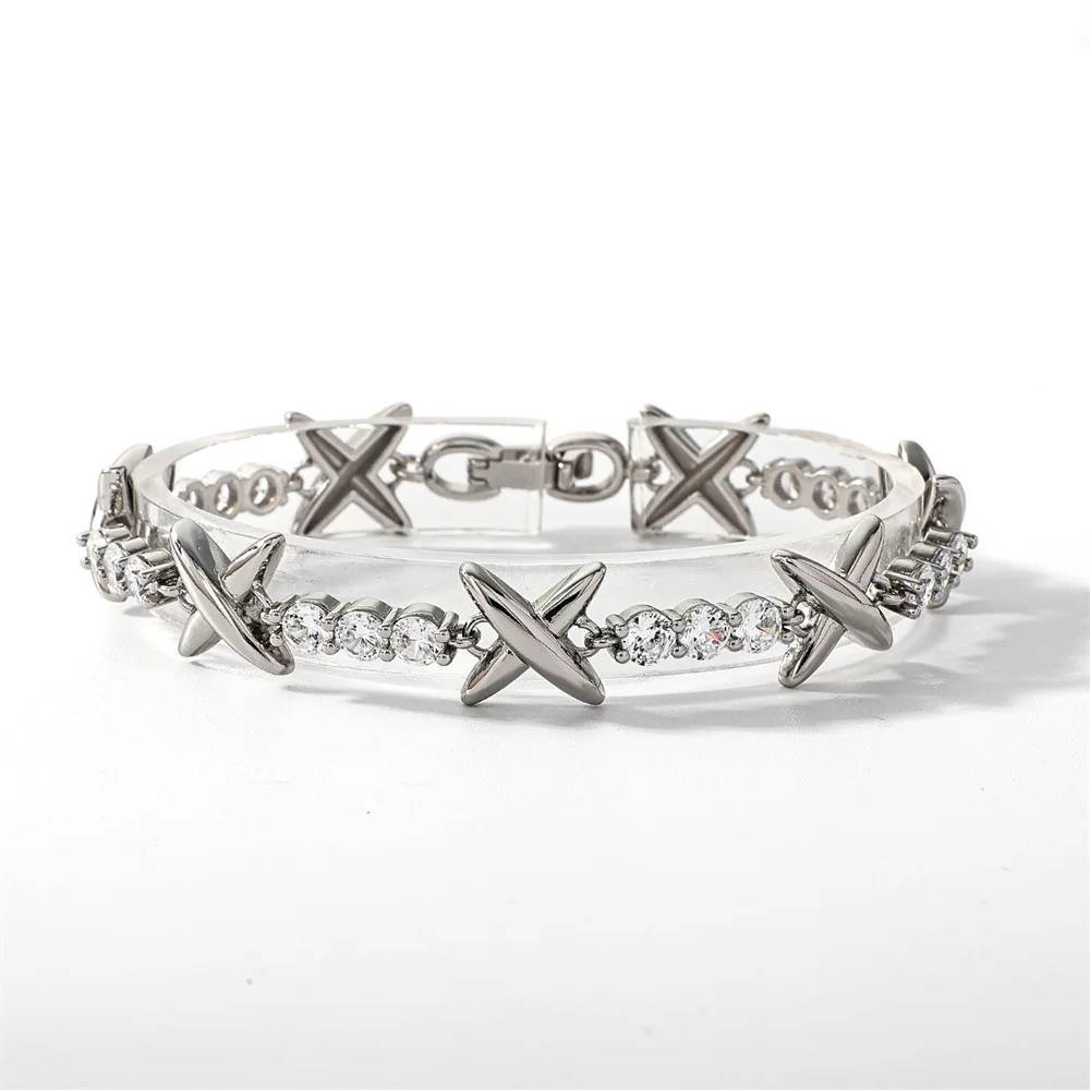 

Роскошный и стильный женский браслет-цепочка в стиле хип-хоп X-образной формы (латунное покрытие из настоящего золота, микроинкрустированные цирконами)