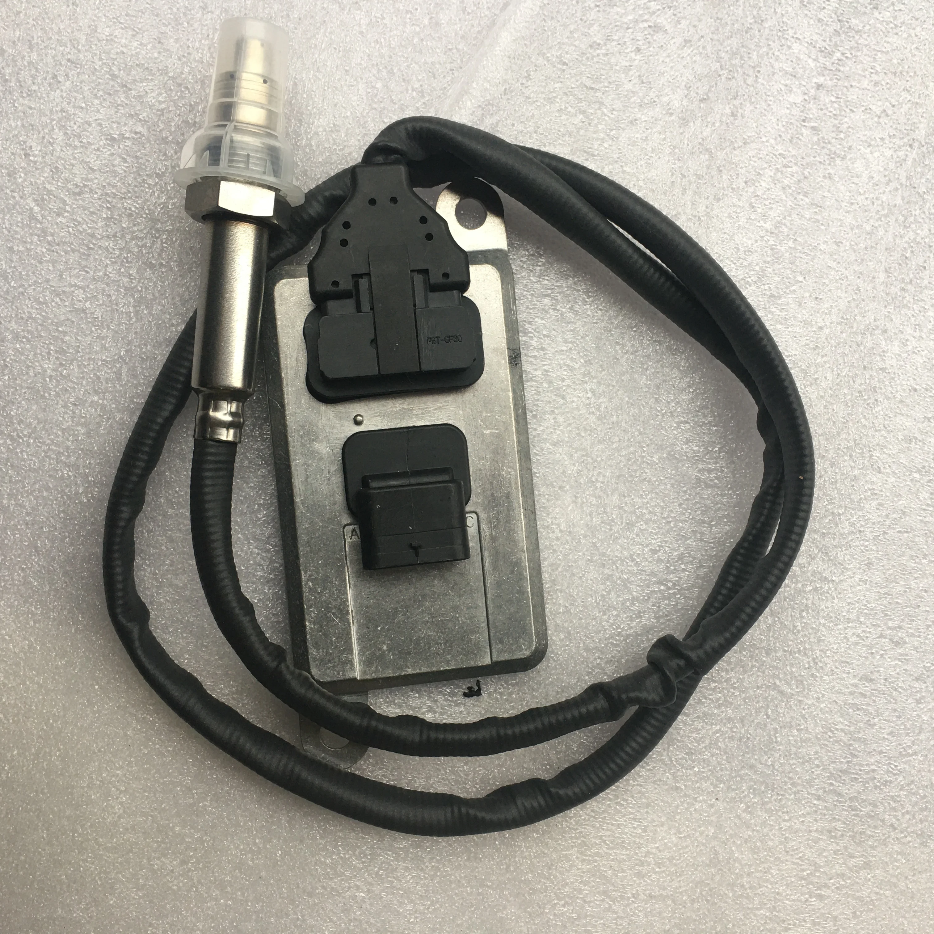 for Cummins24V nitrogen oxygen Sensor NOX Sensor Truck Nox Sensor 5WK96615F 5WK9 6615F 5801754015