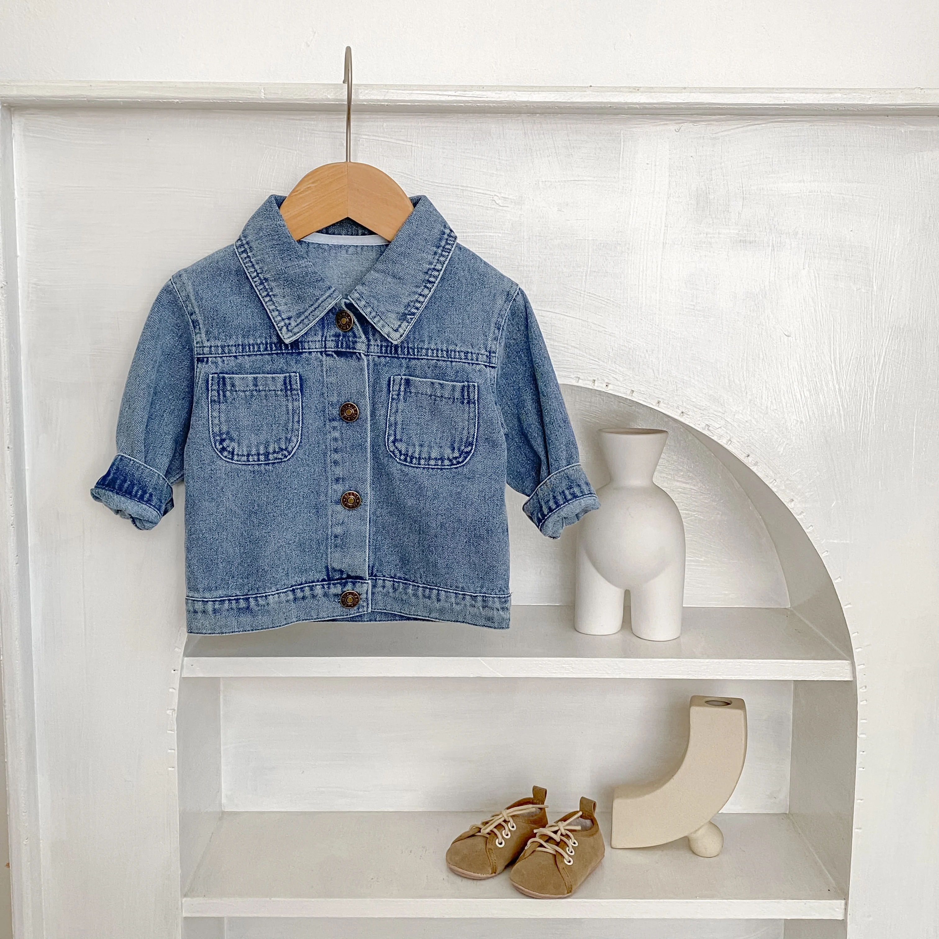 

New autumn clothing for infants aged 0-3, featuring a collared denim long sleeved jacket with double pockets