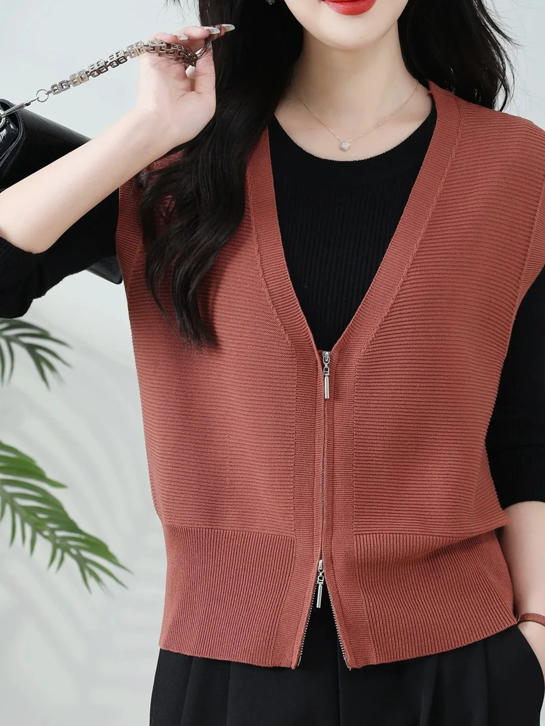 Fashionable Double Zipper V-Neck Knitted Vest Women's Style Autumn 2026 New Layered Sweater Vest Shoulder Pure Color Loose Fit