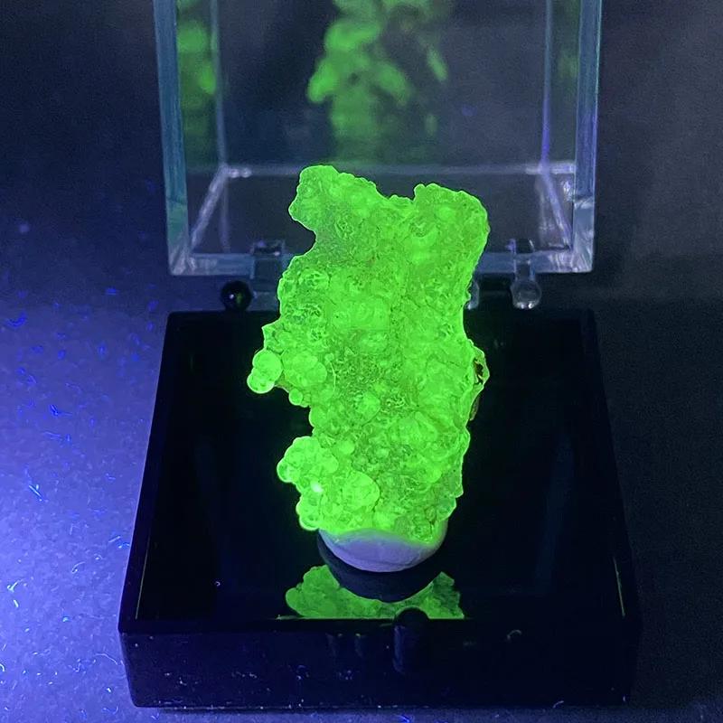 Best  100% natural Namibia Fluorescent Green Hyalite Pendant mineral specimen quartz Gem collection+ Box size:35*35*35mm