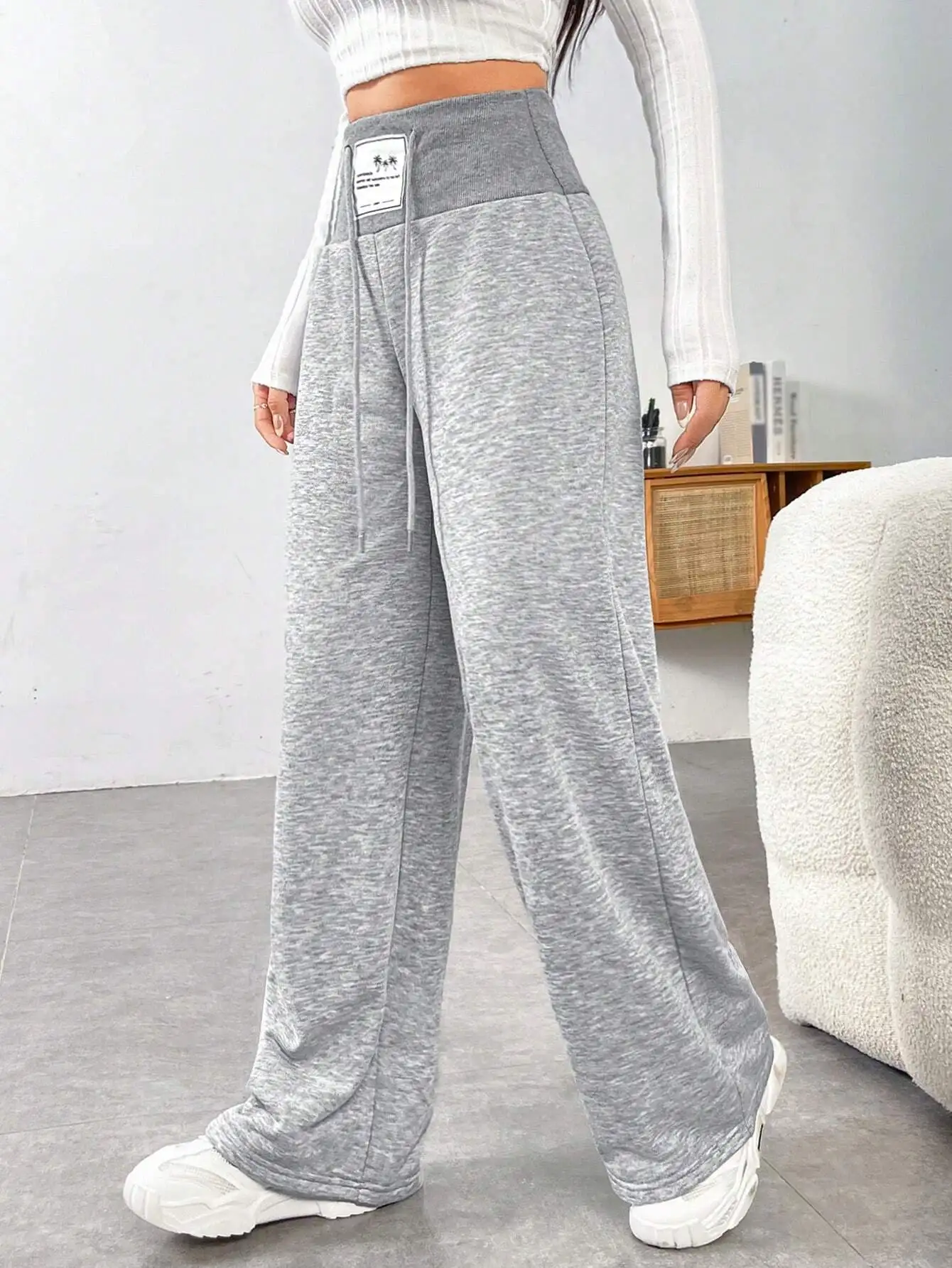 

High-Waisted Wide Leg Grey Sweatpants with Drawstring Waist and Letter Patch