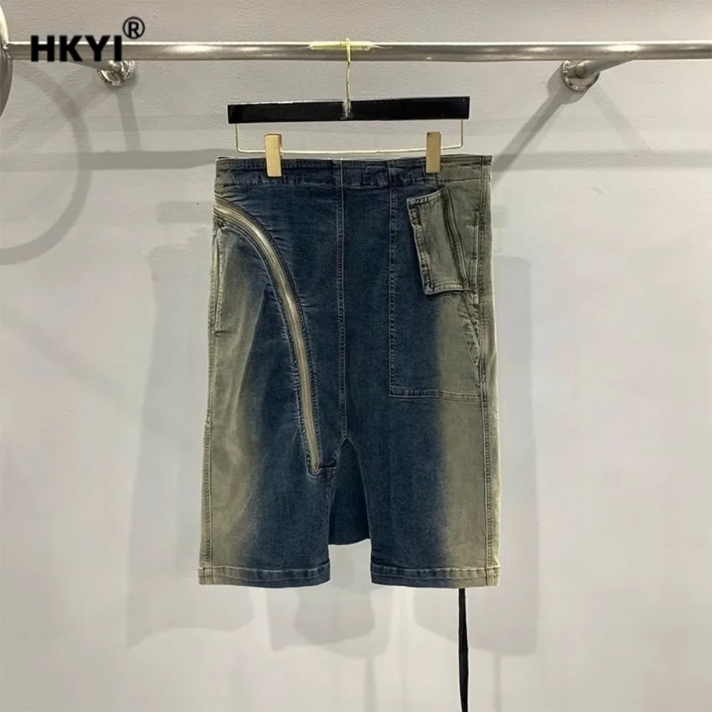 HKYI mens jeans diagonal zipper washed gradient denim shorts for men's high street wear, drop crotch five quarter pants
