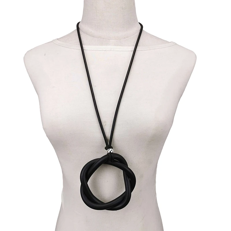 New Retro Ethnic Style Handmade Rubber Interlaced Flower Pendant Design Black Rubber Sweater Chain