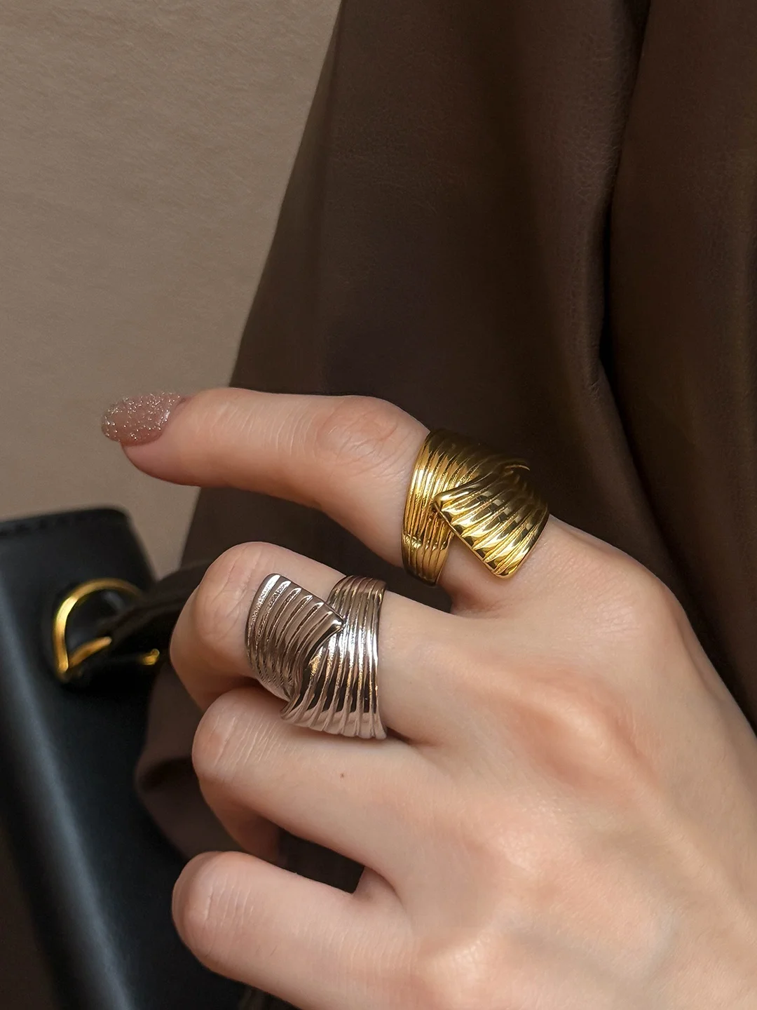 

Exaggerated Titanium Steel Ring Abstract Feather Wings Fashionable Thick Finger Ring for Women Stylish Accessory