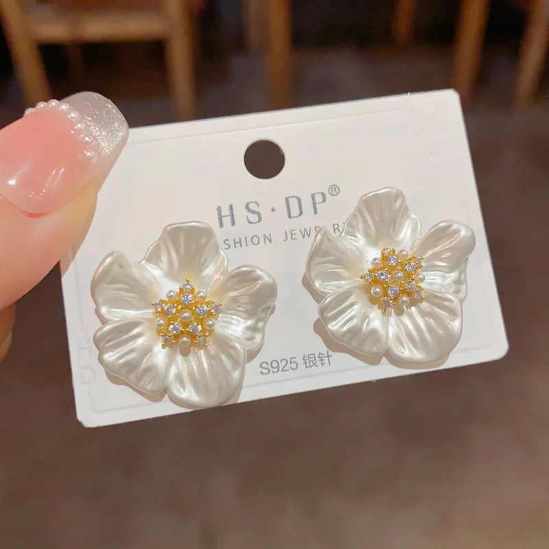 2025 S925 Silver White Camellia Pearl Zircon Earrings Luxury Gentle Elegant Textured Studs Korean Elegant  Earrings Jewelry