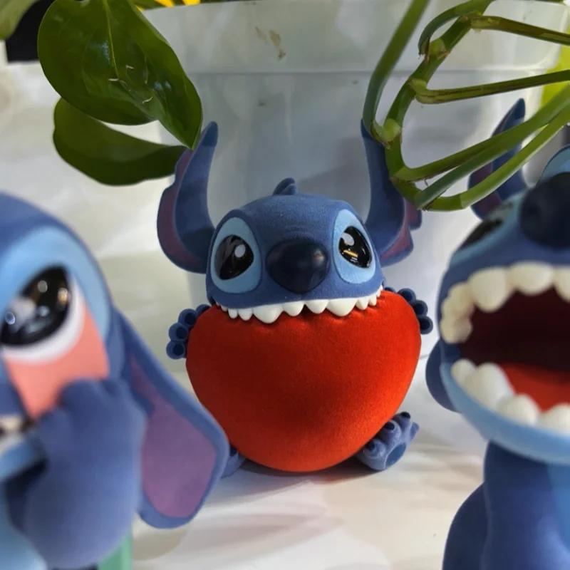 Novo 100% genuíno 52 brinquedos disney stitch super problema fabricante série caixa cega boneca bonito ornamento de mesa coleção presentes aniversário