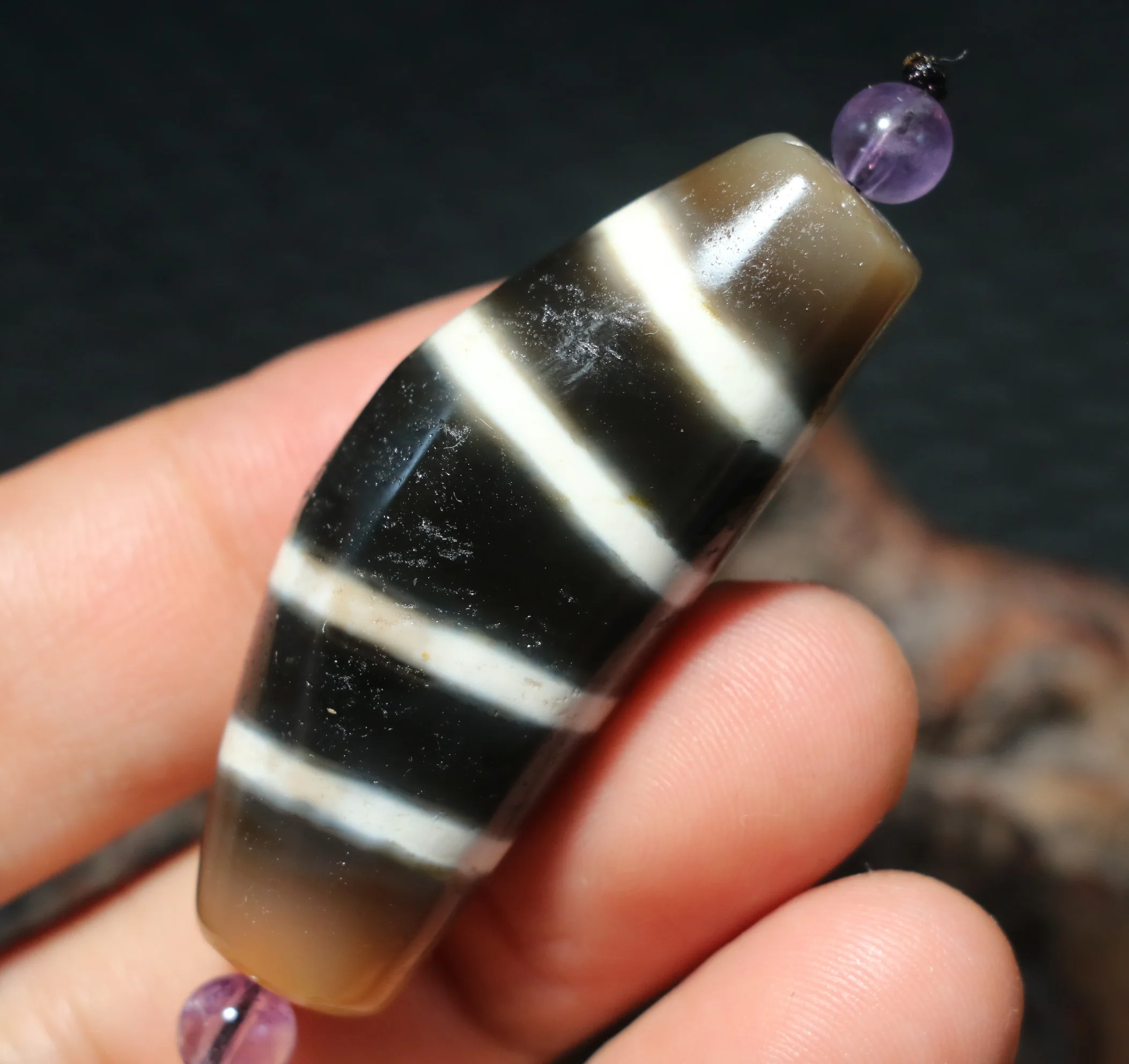 

Treasure Ultra Energy Magic Tibetan Old Agate Line Type Healer Medicine Totem FULL Horn-shape dzi Bead Pendant Timestown UPD22