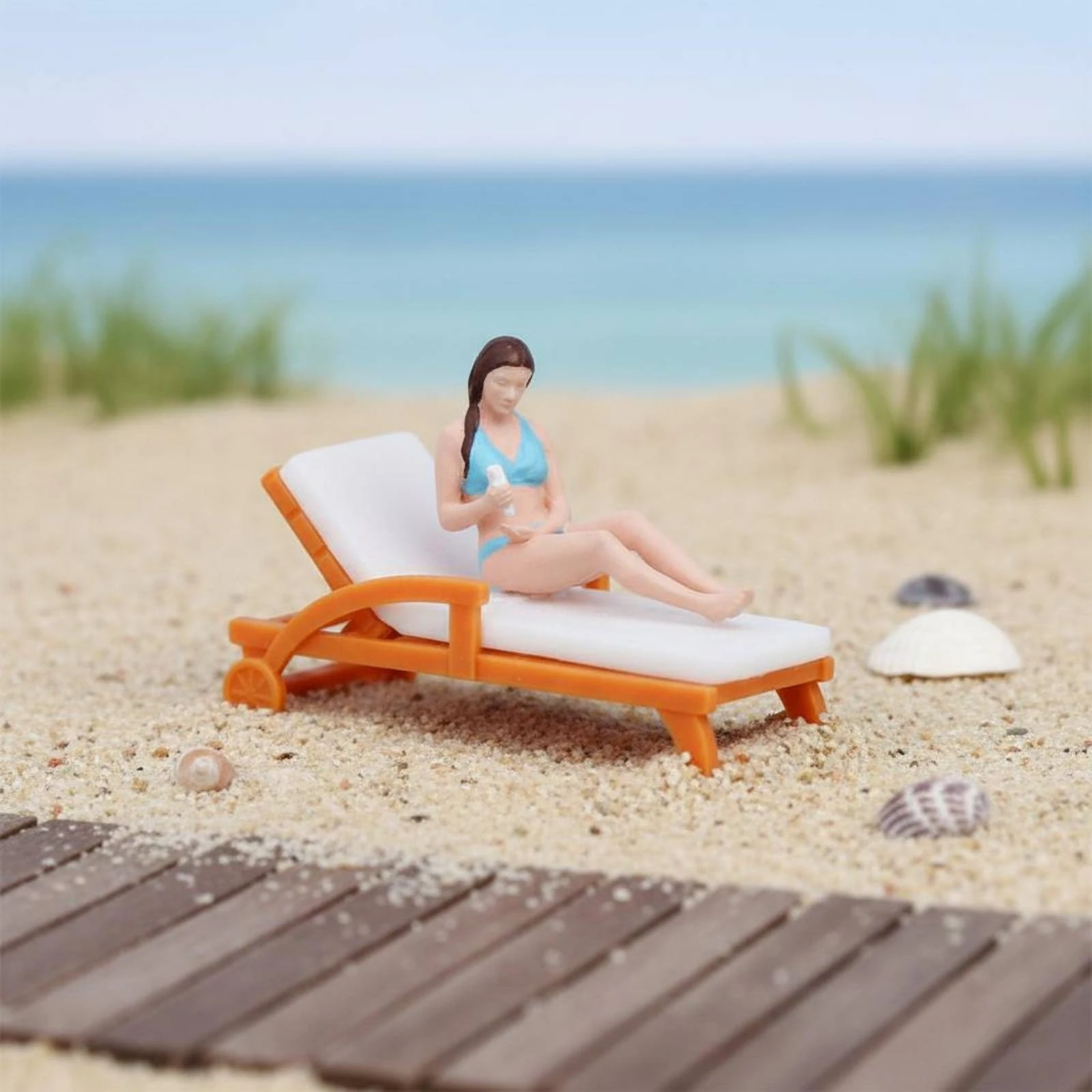 6 Pieces 1:64 Scale Beach Model Seaside Theme Beach Lounge Figurine Sunbathing Mini Figure Realistic Vacation Scene Figures