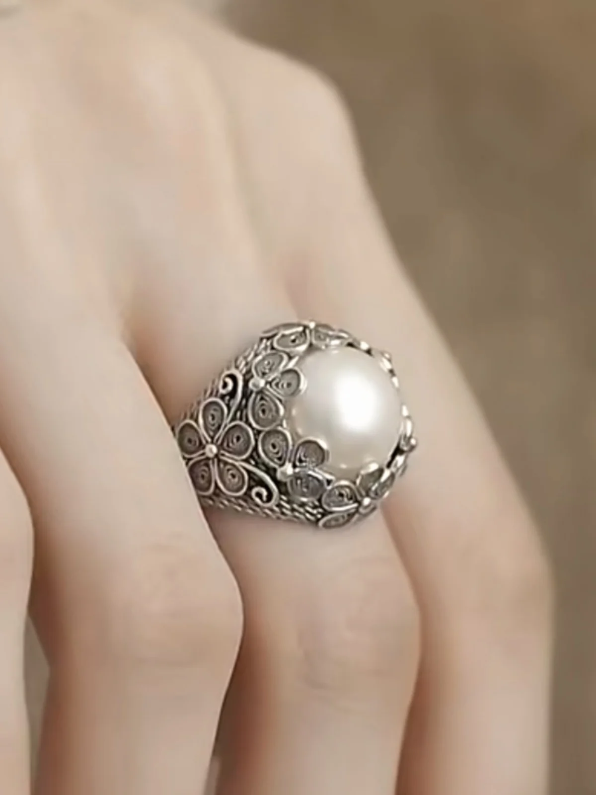 HX New Retro Make Old Fashioned Flower Temperament Ring Female Literary Style Luxury High Level Opening Jewelry Accessories