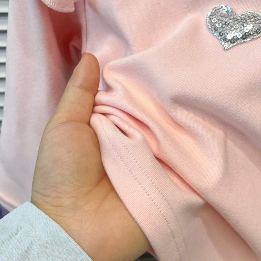 Herbstliches, süßes, einfarbiges Mädchen-Oberteil mit Herzmuster, warmes, gerüschtes Langarm-T-Shirt für Kinder, ideal für den täglichen Gebrauch, Kinderkleidung, Hemd. – Detail 10