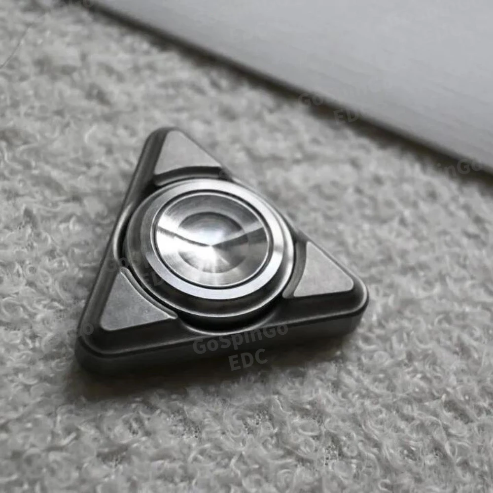 Blacktopworks EDC Addiction ST 2.0 Tungsteno Tre foglie Spinner Gadget per alleviare l'ansia Fidget Spinner Gyro
