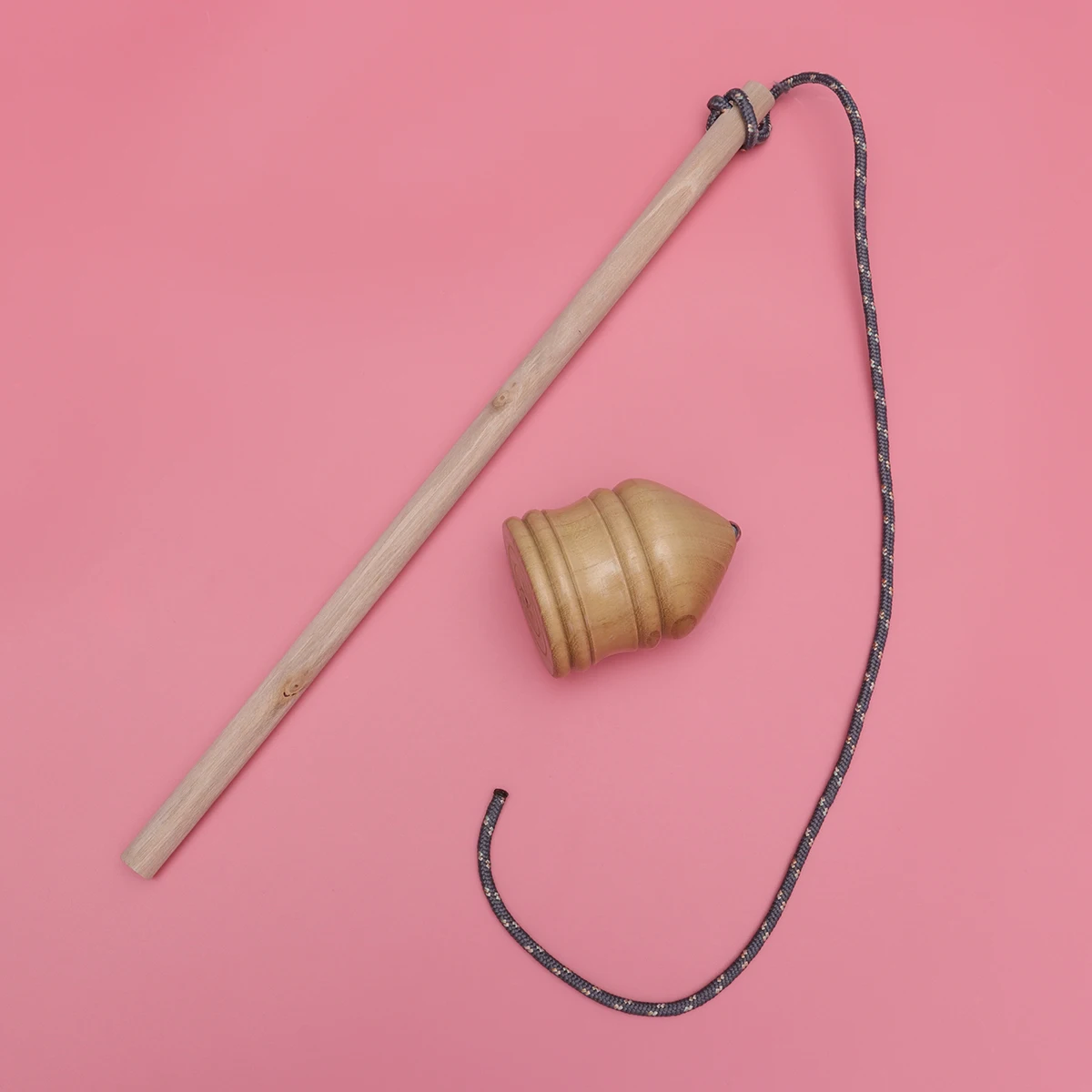 楡材8cmブラウン木製トップスピニングゲーム、子供向けハンドヘルドジャイロペグトップ、STEMスキル開発アクティビティ、ヴィンテージクラフト、楽しい