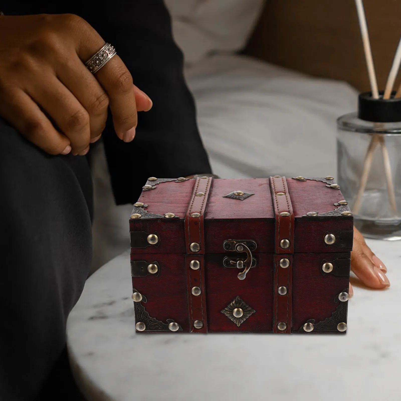 

Retro Wooden Jewelry Box Sturdy Lightweight Vintage Design Jewelry Storage Case for Trinkets Rings Earrings Bracelets Sundries