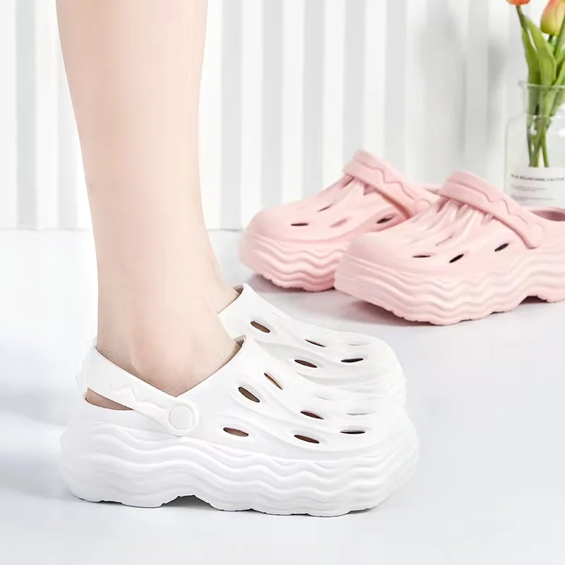 2024 New Summer Women Sandals Hole Shoes Girl Beach Shoes EVA Light Classic Nursing Clogs Hospital Women Work Medical Sandals