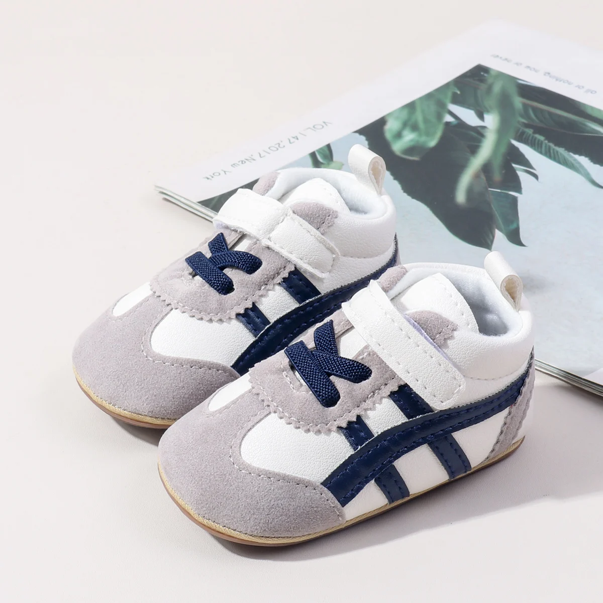 أحذية أطفال أحذية رياضية عالية الجودة PU متعددة الخيارات أحذية رياضية للربيع والخريف للبنين والبنات تصميم الأزياء