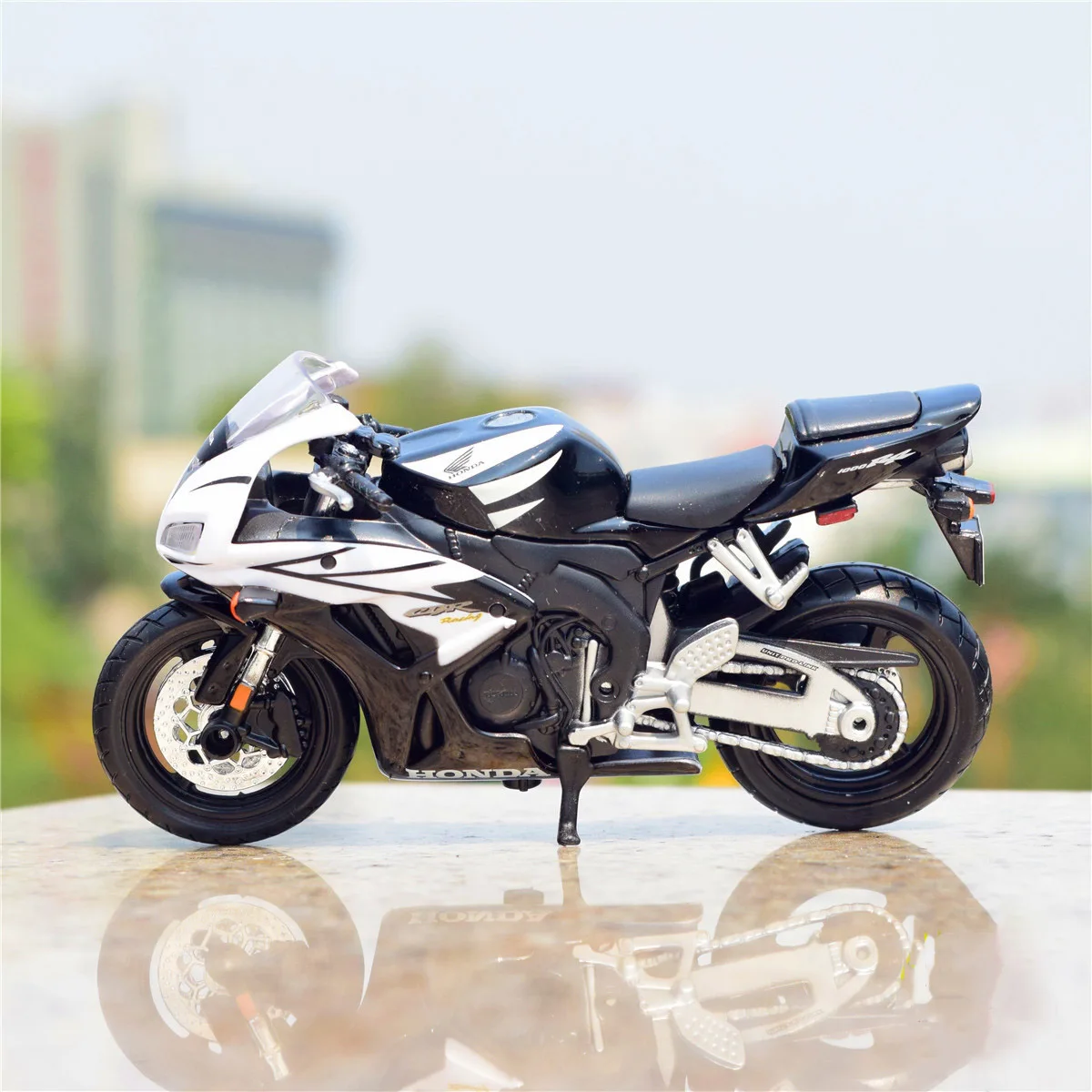 Maisto 1:18 HONDA CBR 1000RR Alloy Motorcycle Model High Simulation Diecast Metal Motorcycle Model Collection Children Toy Gifts