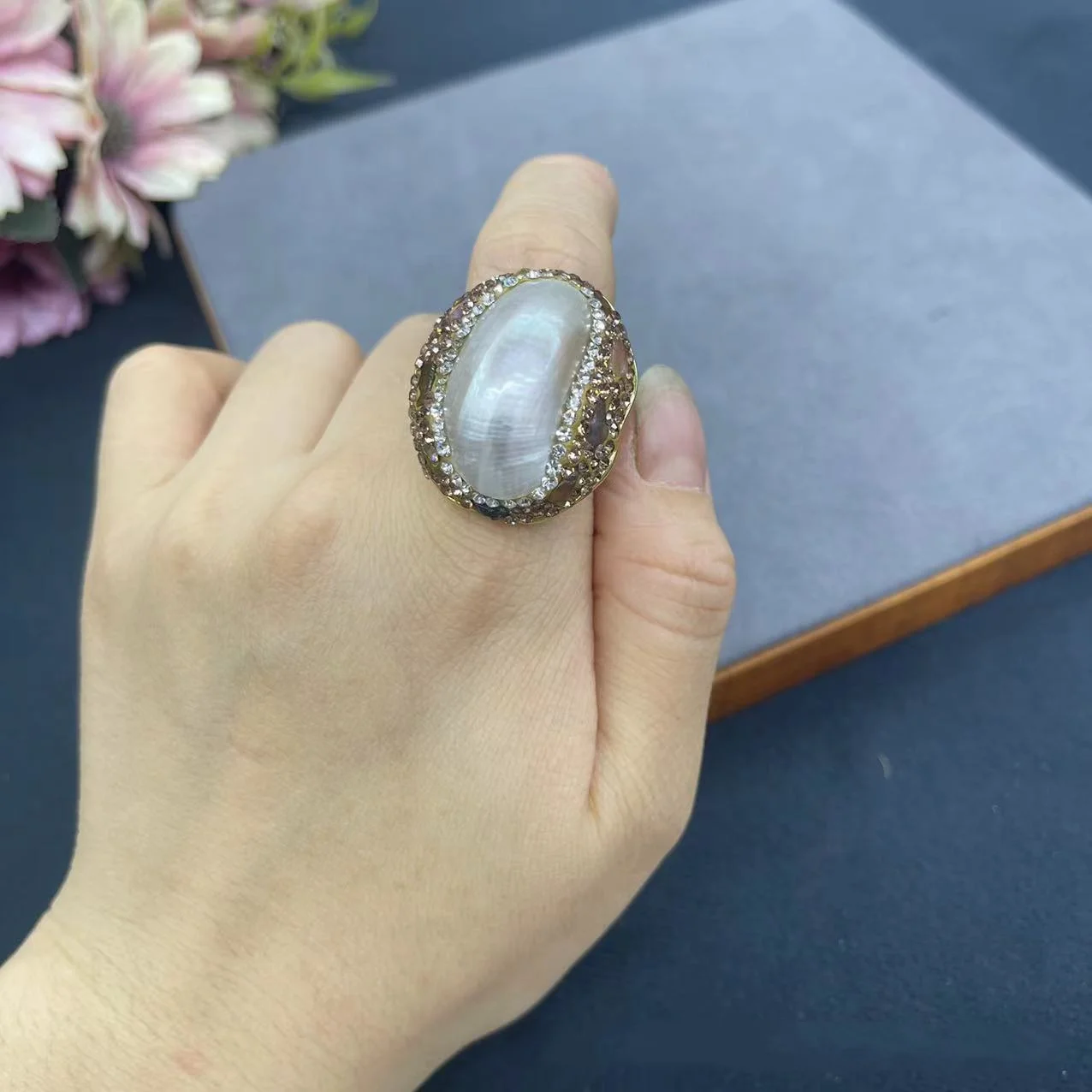 

Комплект ювелирных изделий из натурального жемчуга-ракушки для женщин, турмалин, инкрустированный драгоценным камнем, кулон, ожерелье, серьги, браслет, кольцо, модное заявление