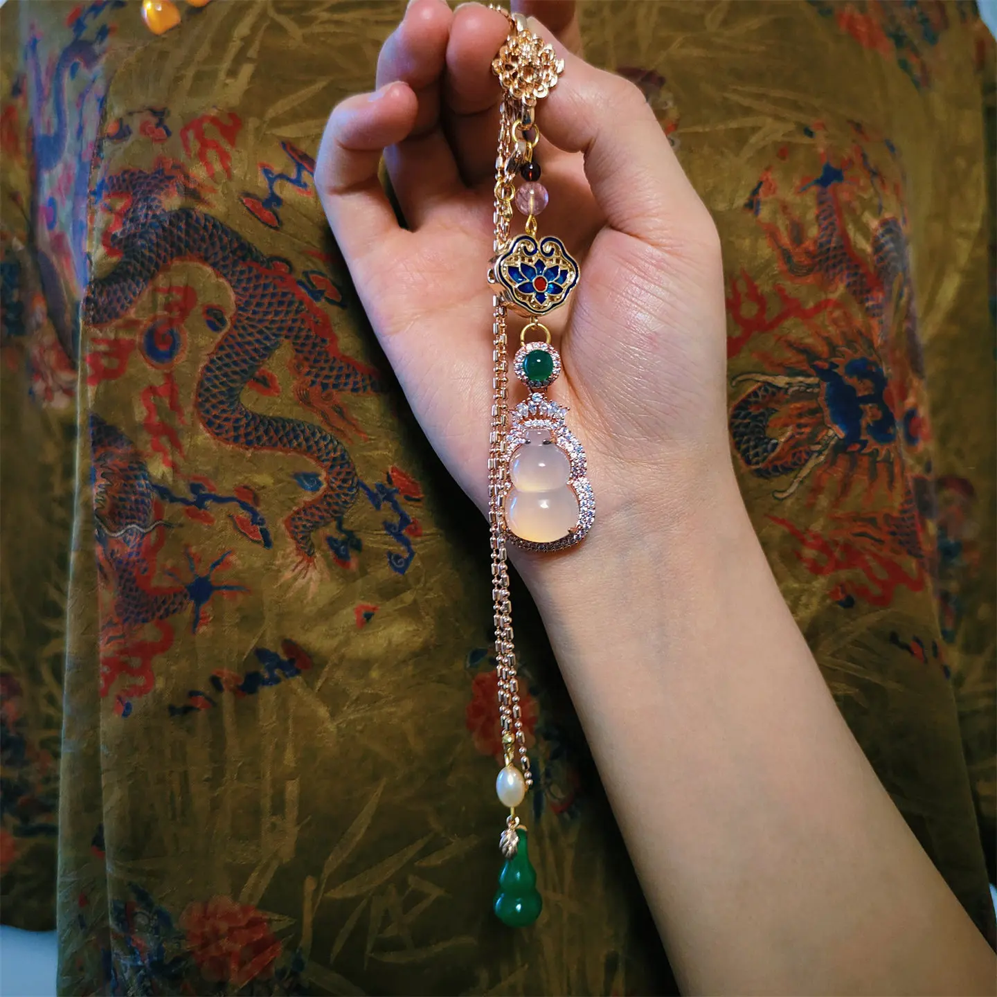 Natural chalcedony gourd cheongsam pressed placket classical national style fringed Hanfu accessories