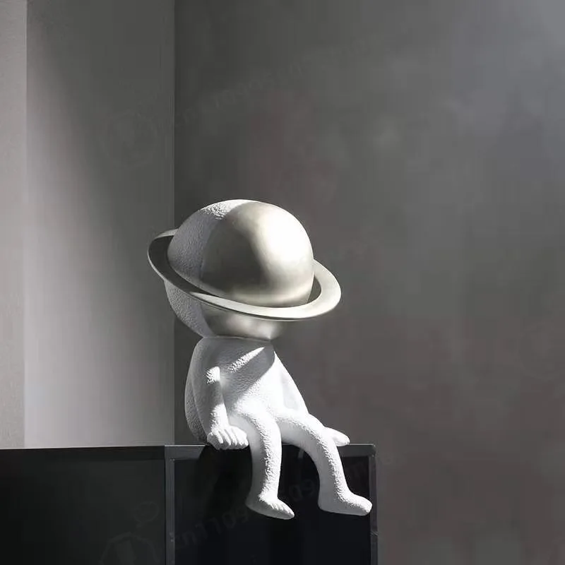 Creative Resin Astronaut Figurine Minimalist Home Decor Side Table Kids Room Show Flat Desktop Ornament