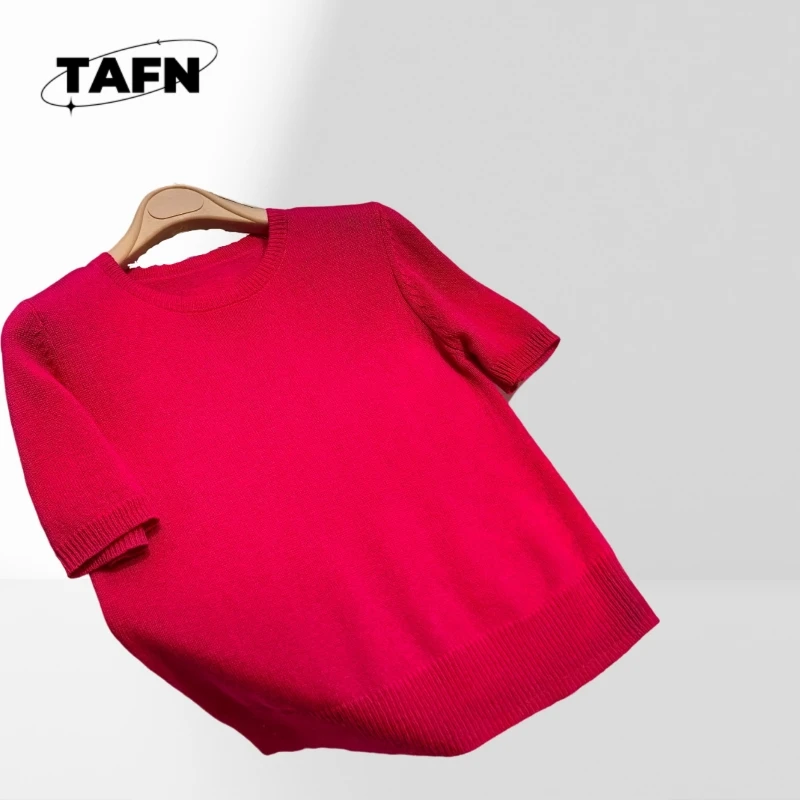 T-shirt Trendy All-Matching Beautiful and Exquisite  Retro-Inspired Cashmere Pullover  Soft for Comfortable Winter LooksA25020