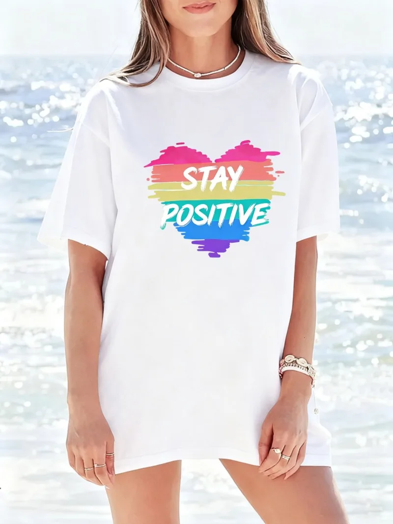 

Новая женская свободная белая футболка с короткими рукавами, свободная повседневная футболка в форме радужного сердца с принтом «STAY POSITIVE»
