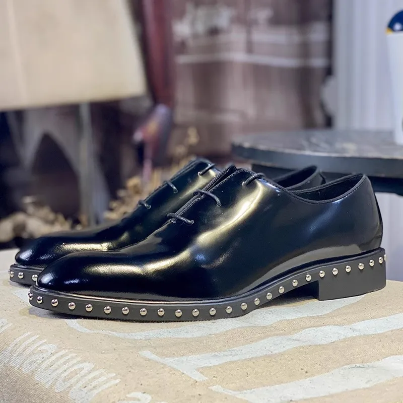 Flat men's shoes autumn new bright black leather rivet formal Oxford shoes banquet large size small size square heel men's shoes
