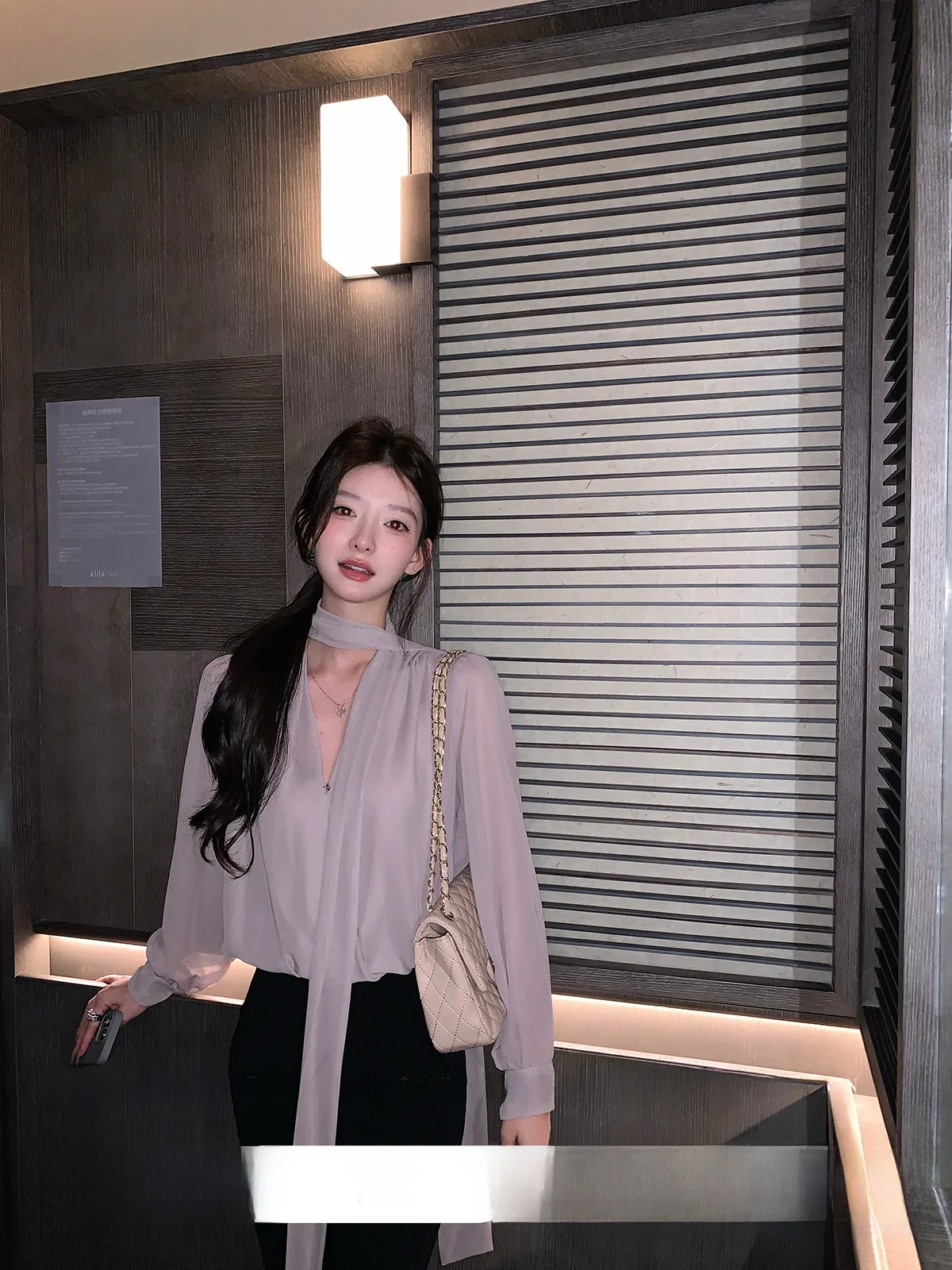 

Коллекция блогера Yoyozhang Zhang Yuyu: Женская свободная шифоновая блузка с V-образным вырезом и длинными рукавами, французский стиль, стройнящий эффект