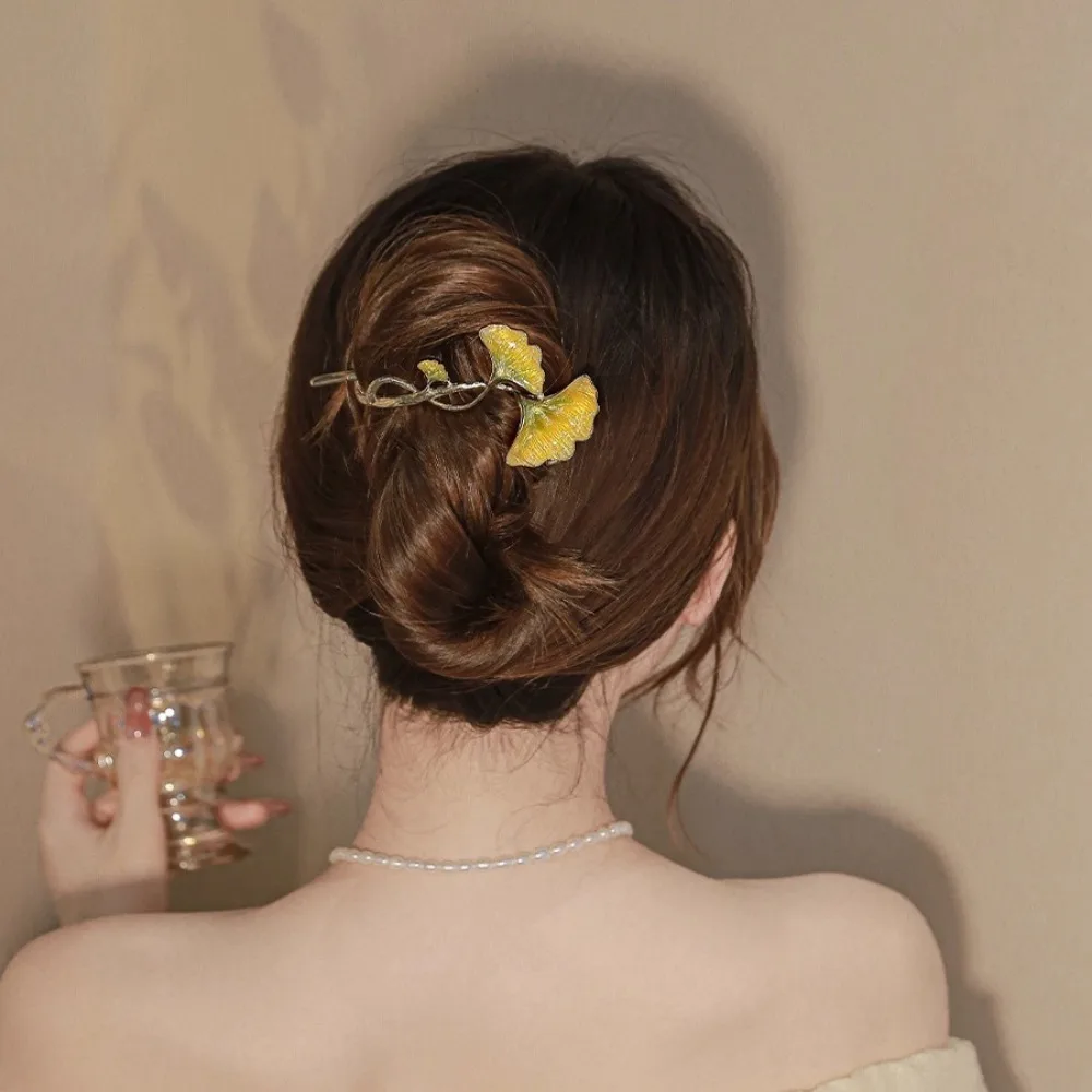 1개 패션 섬세한 은행나무 잎 헤어핀 에나멜 금속 가지 디자인 보헤미안 스타일 자연스러운 우아한 헤어 액세서리