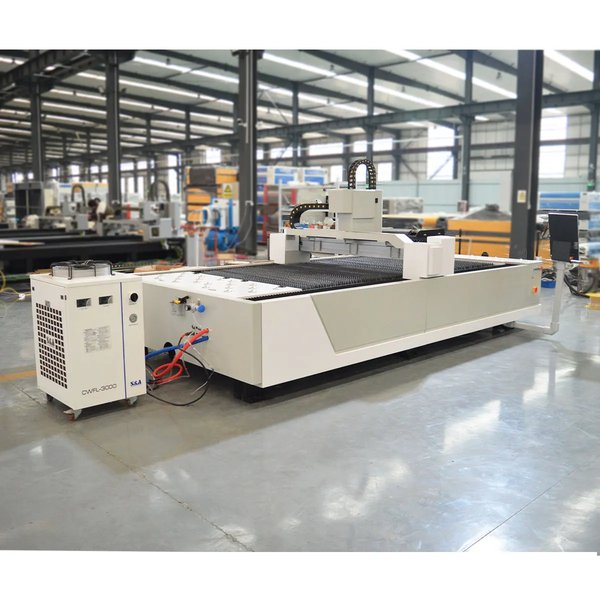 3015 CNC-Faser-Metallschneidemaschine 2000 W-6000 W Raycus Raytools Quelle Automatischer Servomotor Edelstahl Messing verwendet