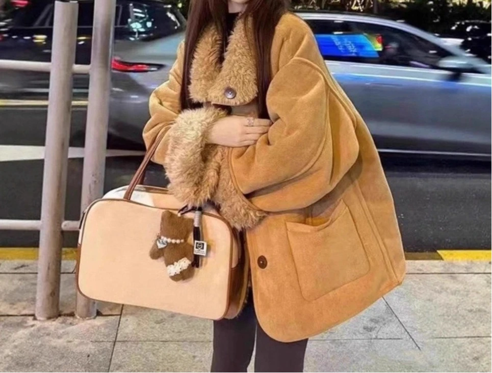 

Retro Style Coat for Women's Winter Fashion New Item with Plush Insulation Double-sided Coat