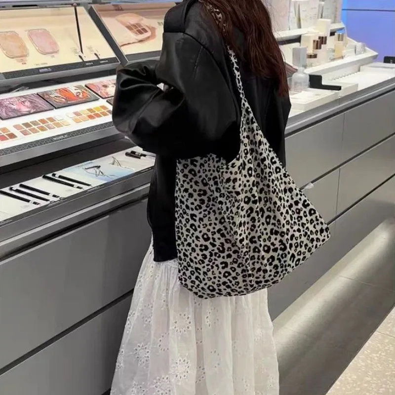 Bolso bandolera pequeño y moderno con estampado de leopardo japonés y coreano, bolso de lona de un solo hombro para estudiante