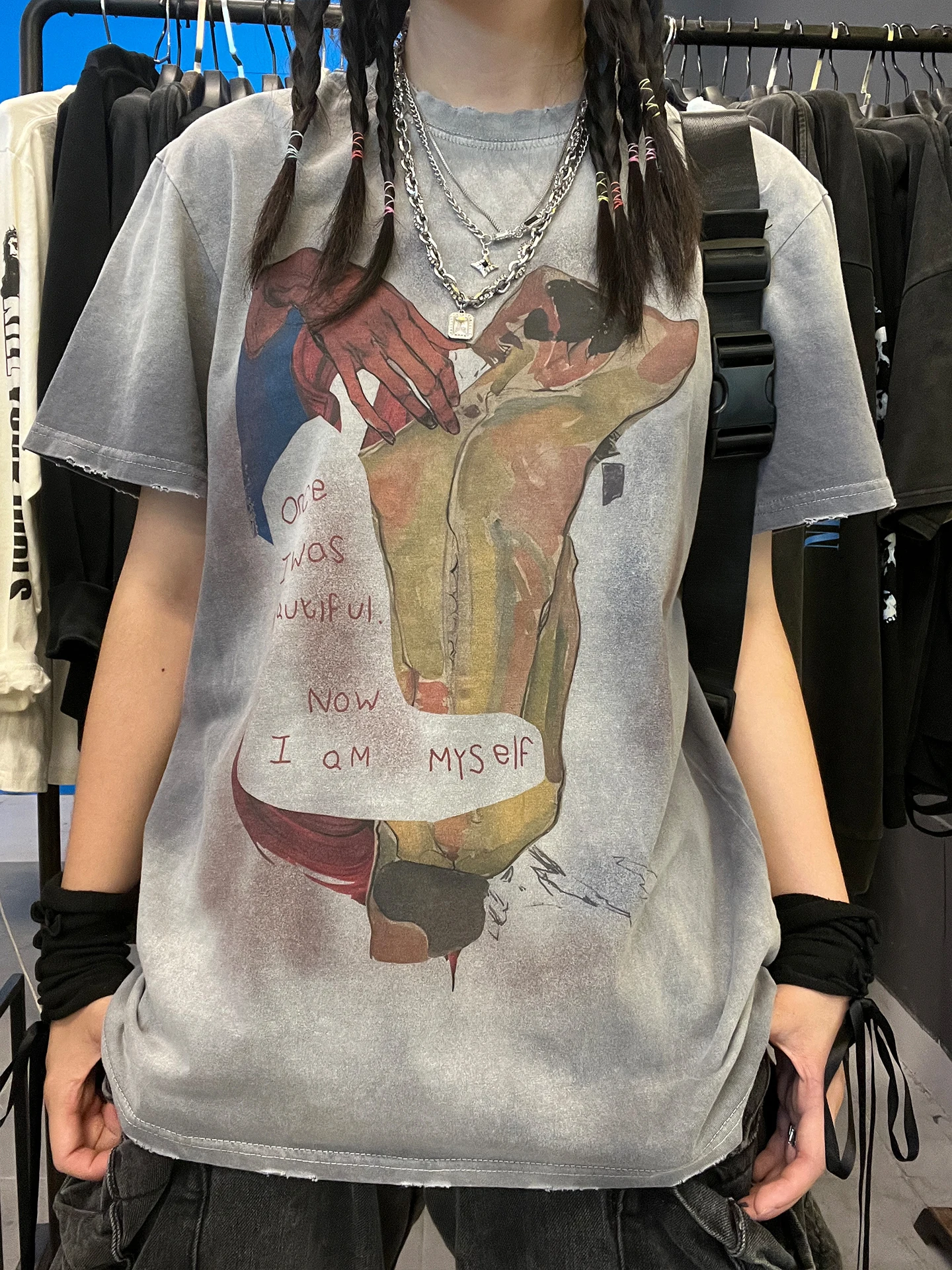 camiseta-de-manga-corta-con-estampado-de-arte-callejero-vintage-estilo-casual-coleccion-verano-2025-seleccion-del-gerente