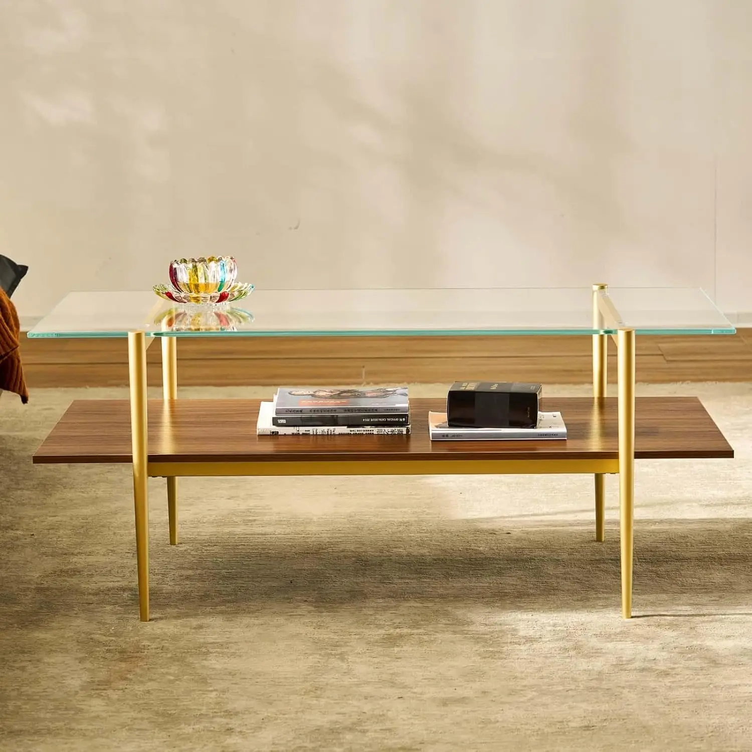 طاولة قهوة زجاجية من تاديو، طاولة قهوة حديثة في منتصف القرن لغرفة المعيشة، ساق ذهبية اللون، سطح زجاجي شفاف وجوز