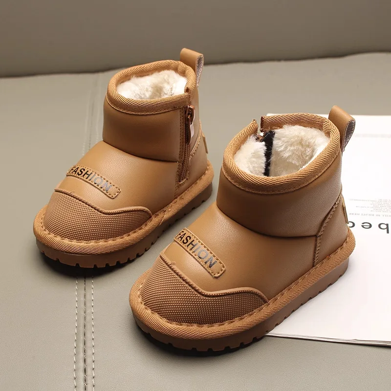 Botas 2025 Inverno Nuovi Bambini Stivali da neve Semplice Versatile Stivaletti da ragazza Comfort Antiscivolo Stivale in pelle da ragazzo Zapatos De Mujer