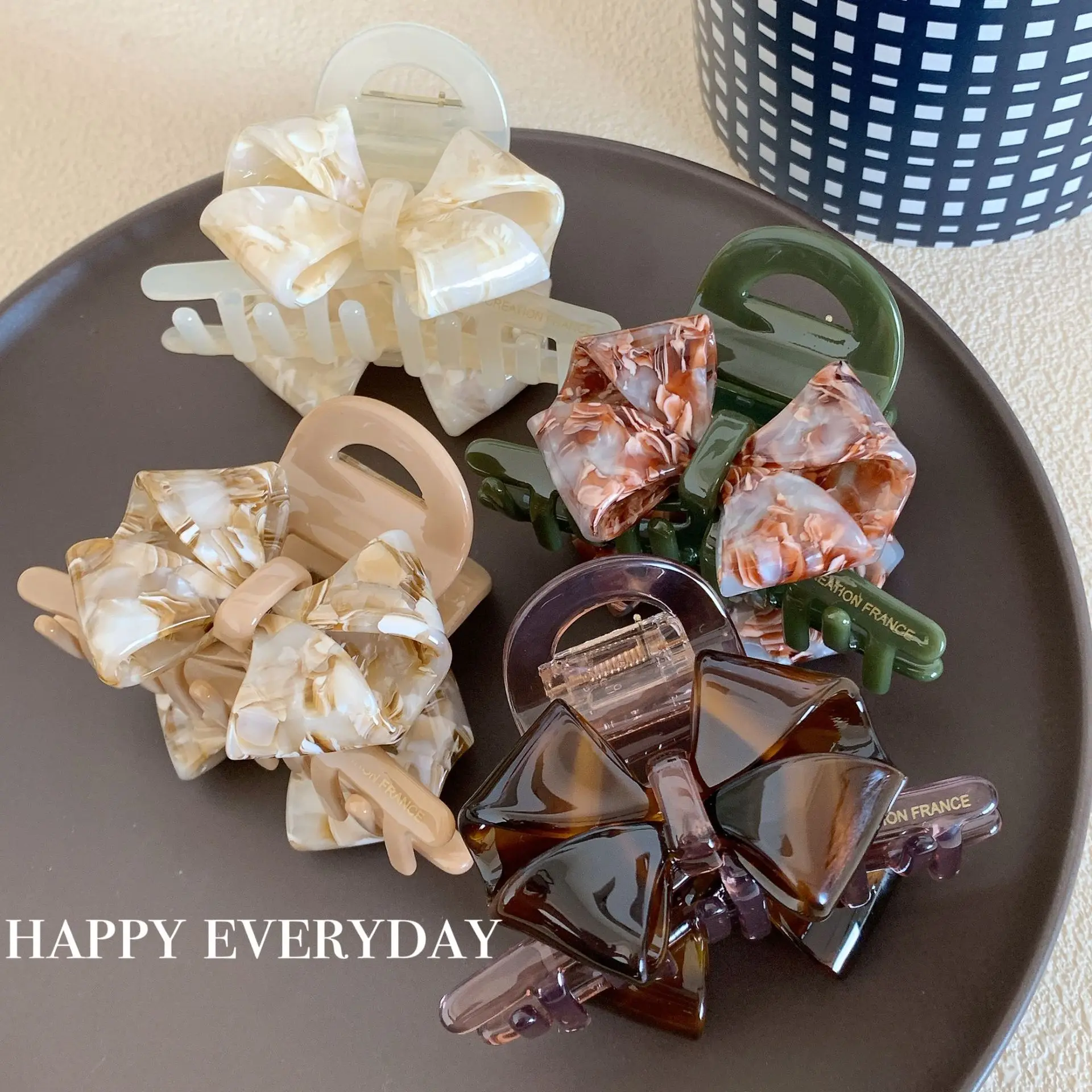 

New versatile bow, medium size, fashionable, thick quality, shark clip, back of the head, dished hair for women