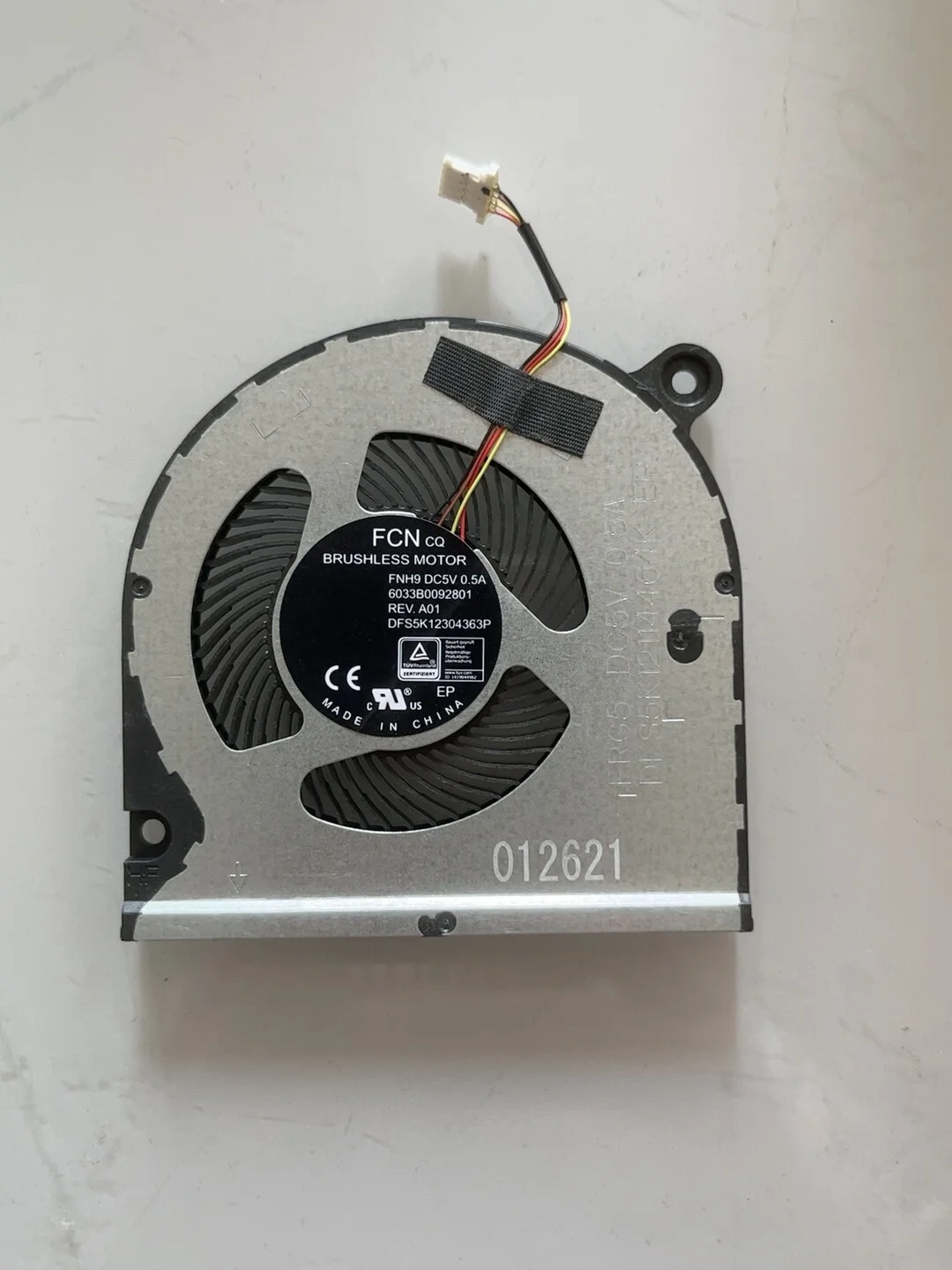 Original SPIN5 SP513-55N-72d8 N19W3 cooling fan DFS5K12304363P