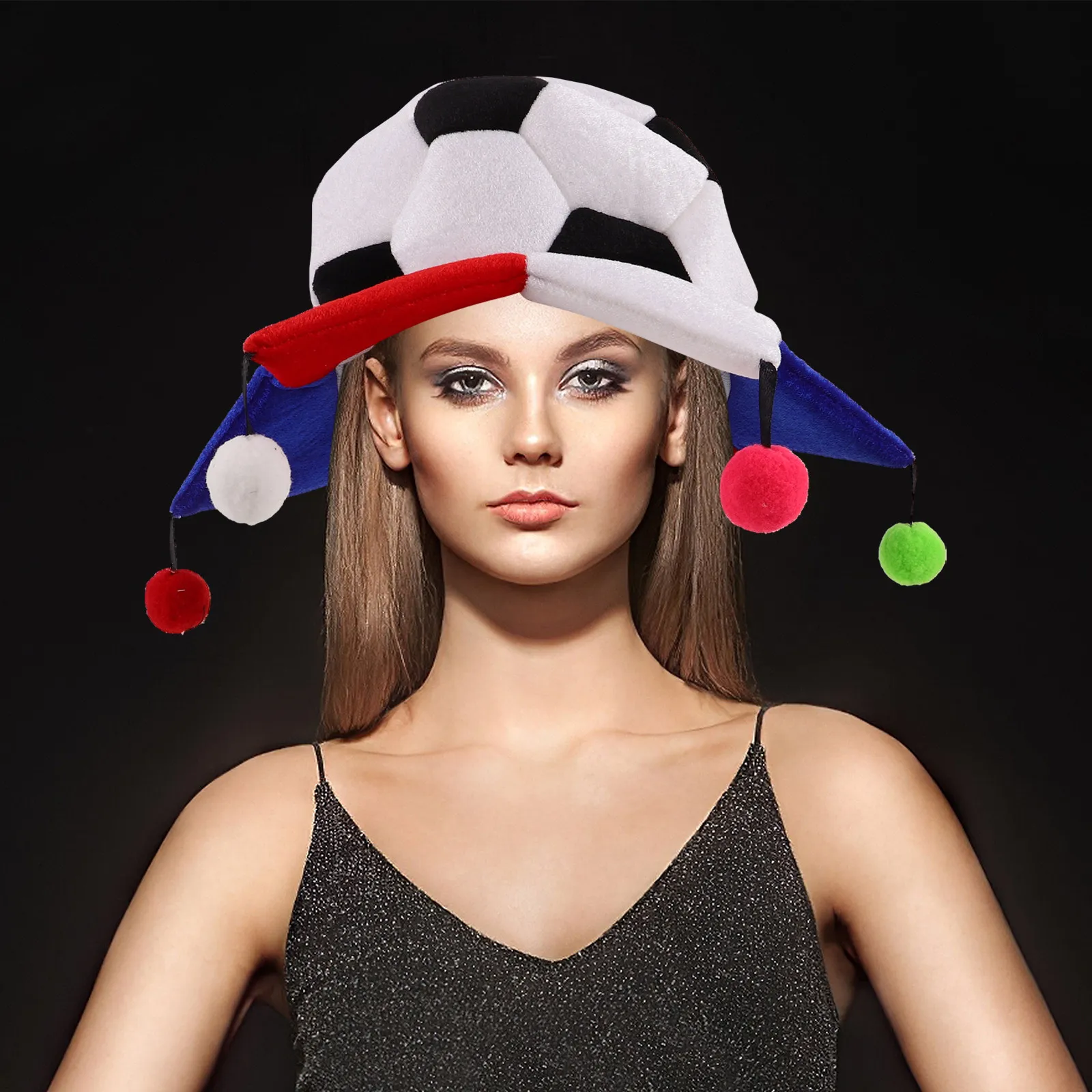 Cappello da festa per tifosi di calcio, design a forma di pallone da calcio, copricapo con visiera per adulti e adolescenti, allegro e traspirante, per celebrazioni sportive.