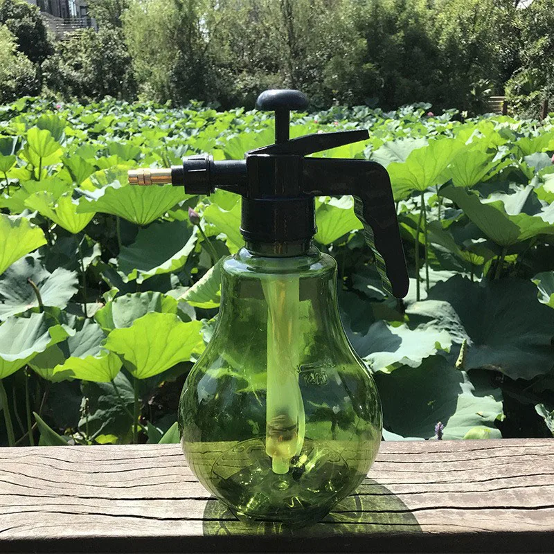 Regadera de plástico para jardinería doméstica, rociador neumático, botella de agua de mano, regadera, 1 unidad