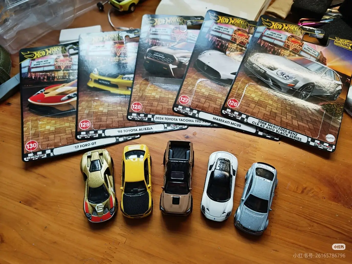 ฮอตวีลส์ บูเลอวาร์ด: ชุด 3 คัน รถพรีเมียม ปี 2025 เมอร์เซเดส-เบนซ์ มาเซราติ โตโยต้า ฟอร์ด จีที 1:64 โมเดลรถของเล่นไดแคสต์ ของขวัญ