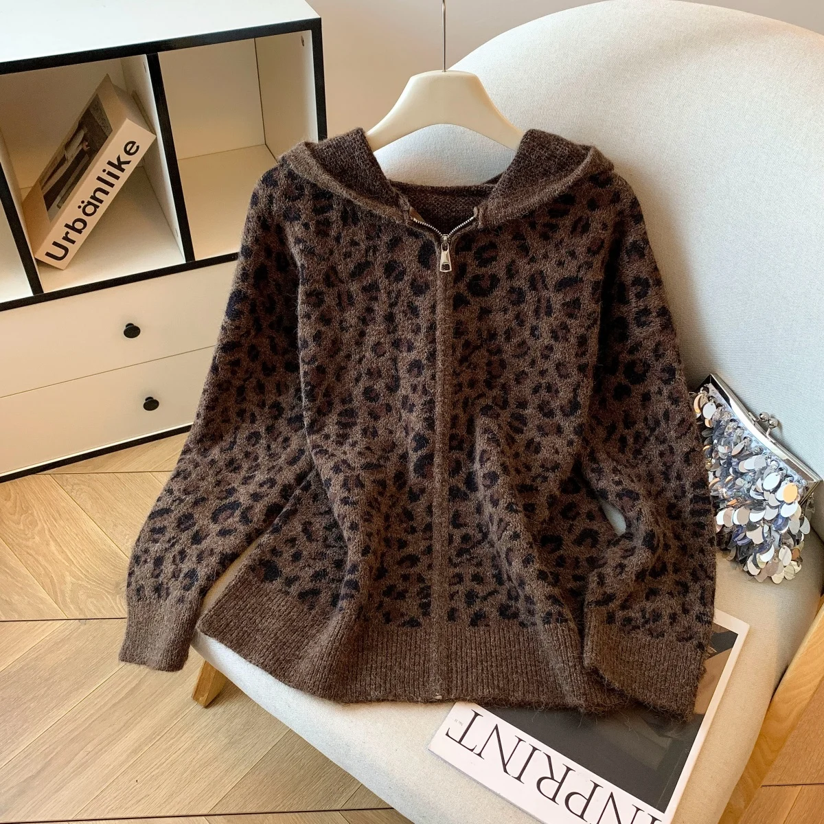 

Женский свитер с капюшоном и длинными рукавами с леопардовым принтом Y2K в американском стиле High Street 2000-х годов, модный повседневный зимний свитер в стиле ретро 2025