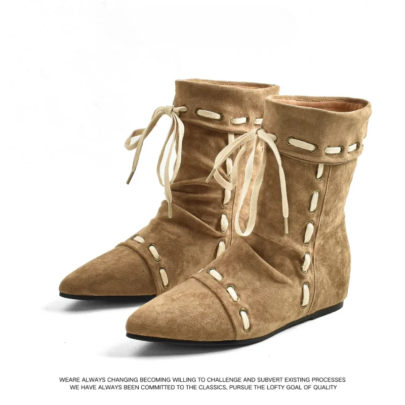 

Новинка 2023 года, плиссированные ботильоны с острым носком, женские ботинки на плоской подошве, осень-зима 202, новые нишевые ботинки средней длины в стиле ретро