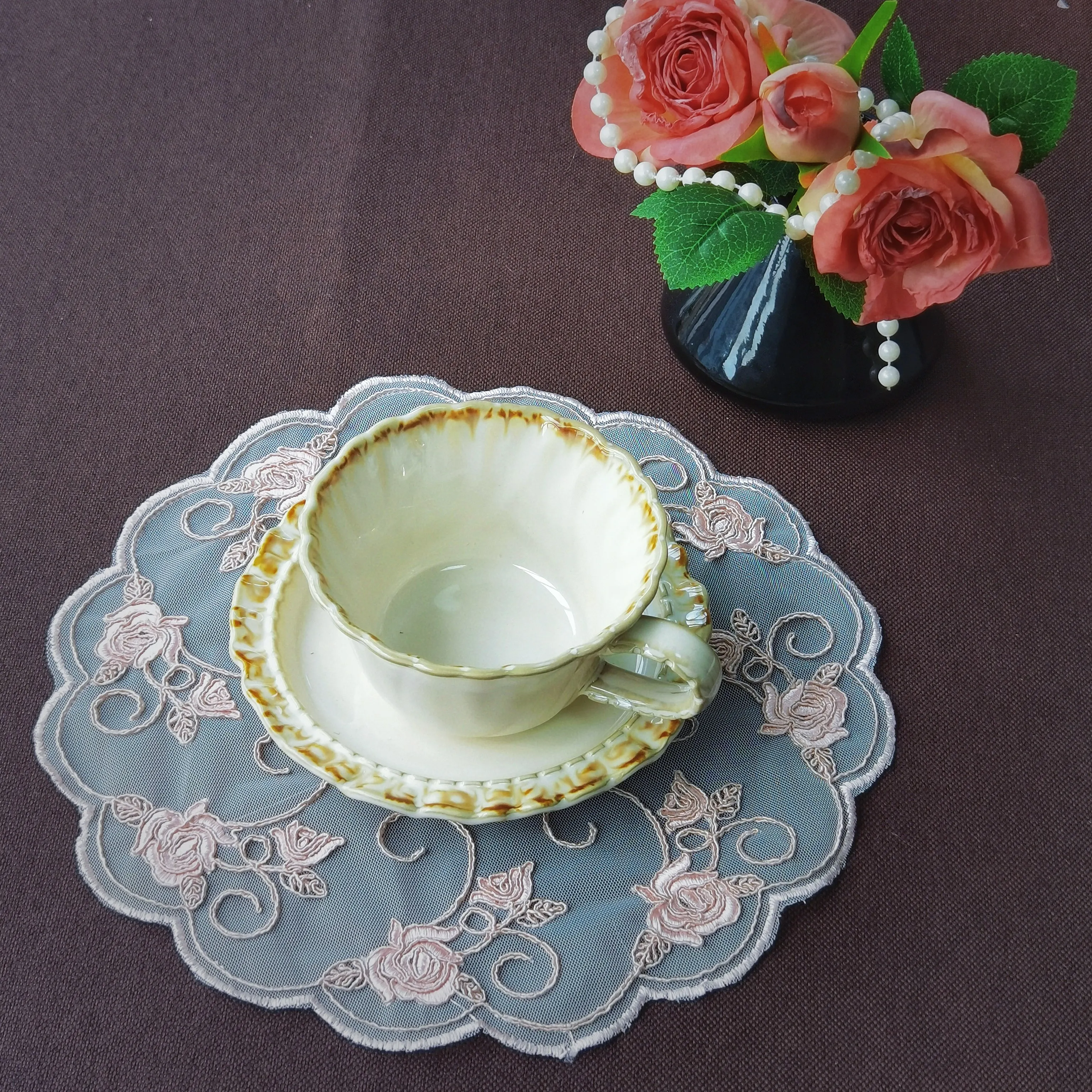 Round Placemat Pink Flowers Tray Pad Elegant Embroidery Coasters Birthday Table Decoration Furniture Decoration Cover Cloth