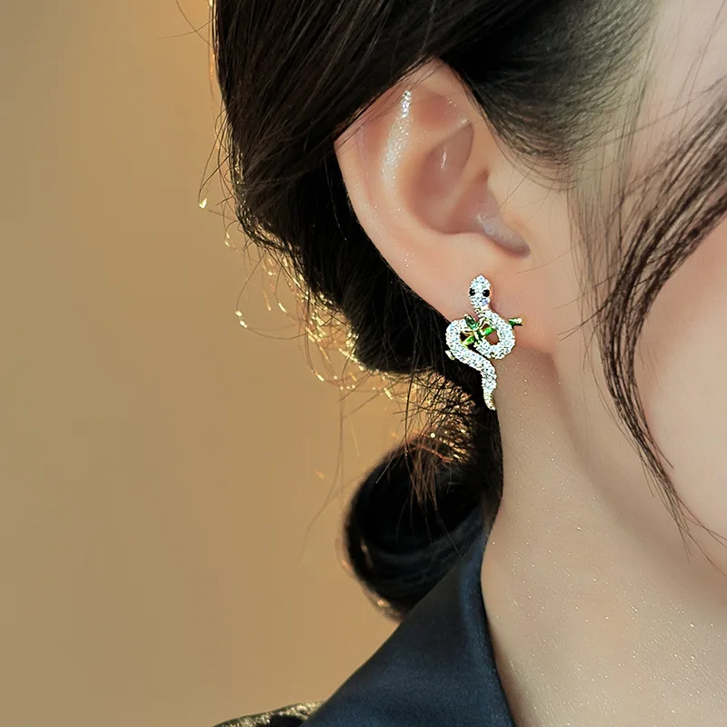 Cute Rhinestone Golden Color Snake Bamboo Leaf Earrings For Women Exquisite Lovely Animal Earrings Party Jewelry New Year Gifts