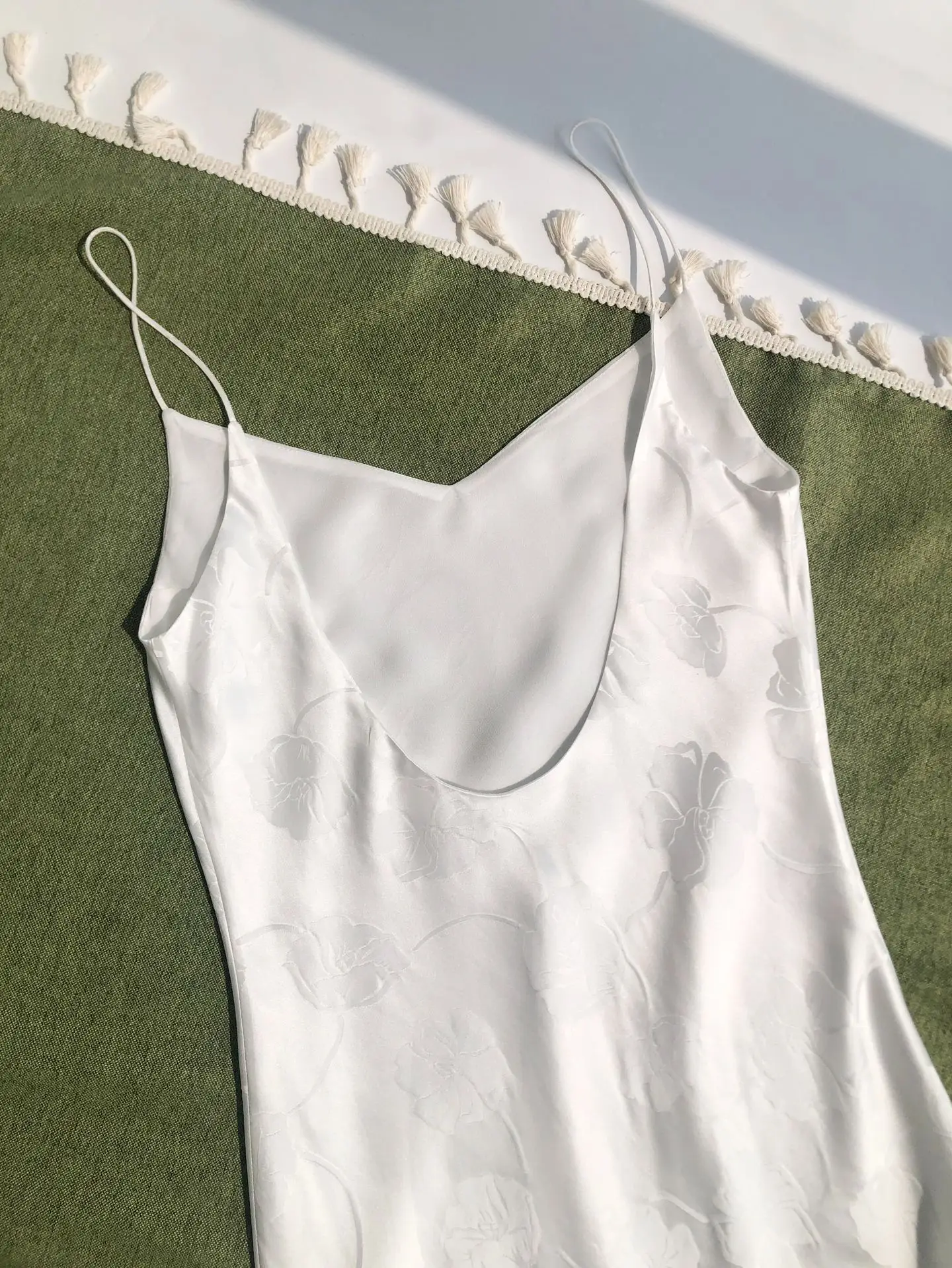 ผู้หญิงดอกไม้ Jacquard สลิง Robe Backless V คอแขนกุดเอวสูง Elegant Slim 100% ผ้าไหม Maxi ชุด