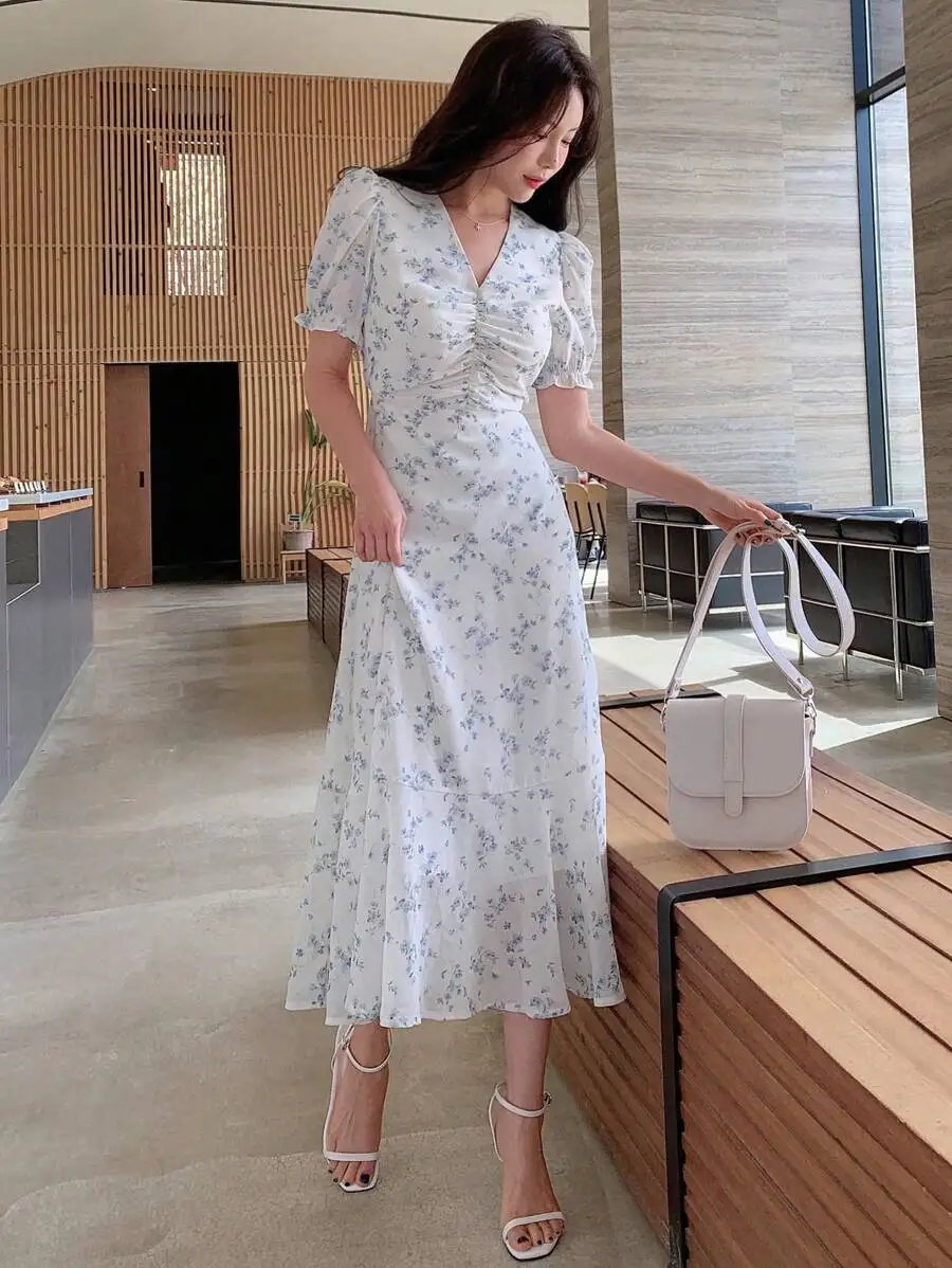 

Women's Floral Print V-Neck Puff Sleeve Midi Dress with Ruched Bodice