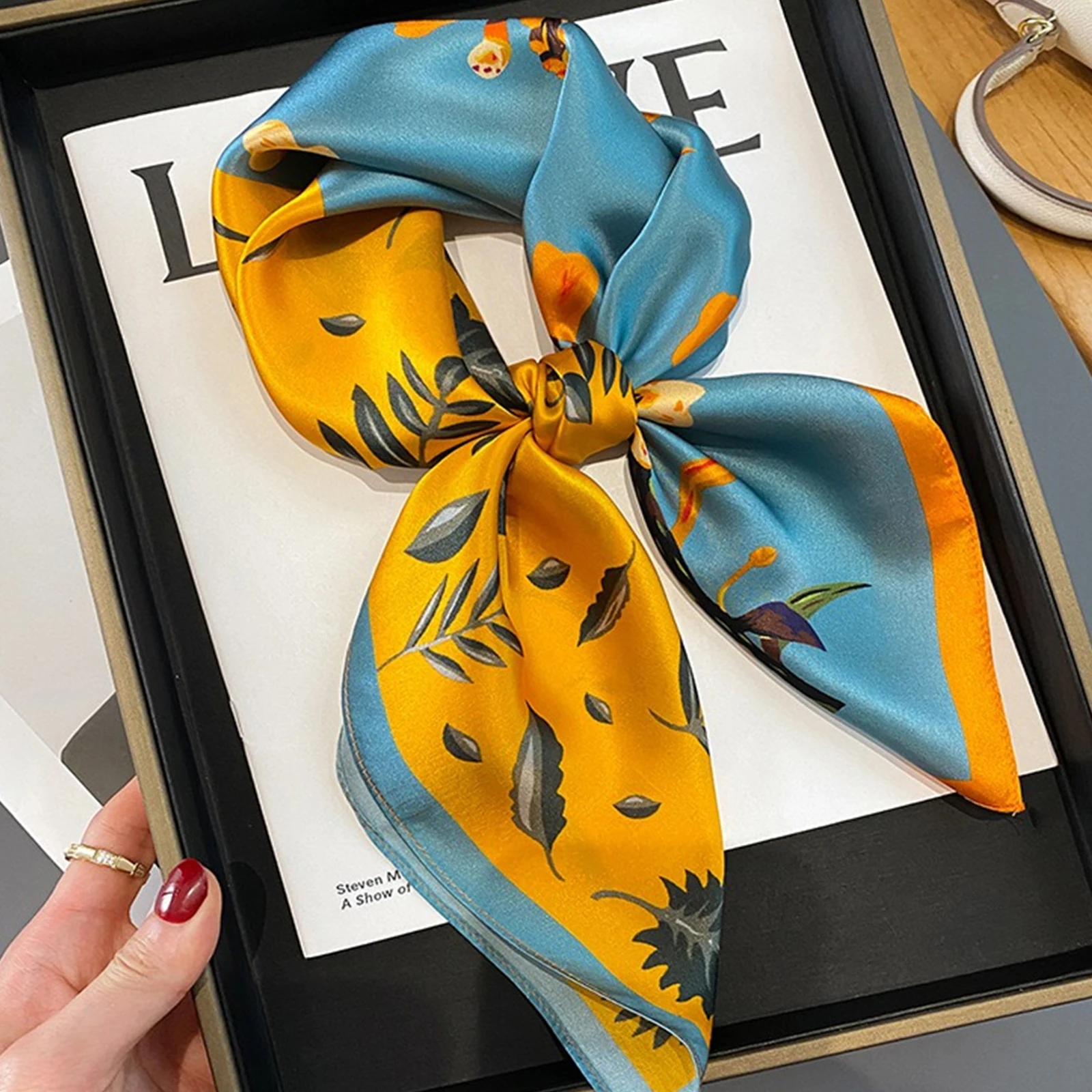 New Style Beach Sunscreen Kerchief The Four Seasons Square Scarves Women Popular 70X70CM Headscarf 2023 Luxury Design Silk Hijab