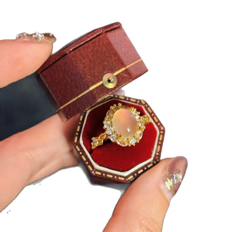 يتم ترصيع حلقة سطح البيض الأبيض فائقة اللطيفة من Yanyu مع هدية فاخرة رائعة قابلة للتعديل لصديقتك